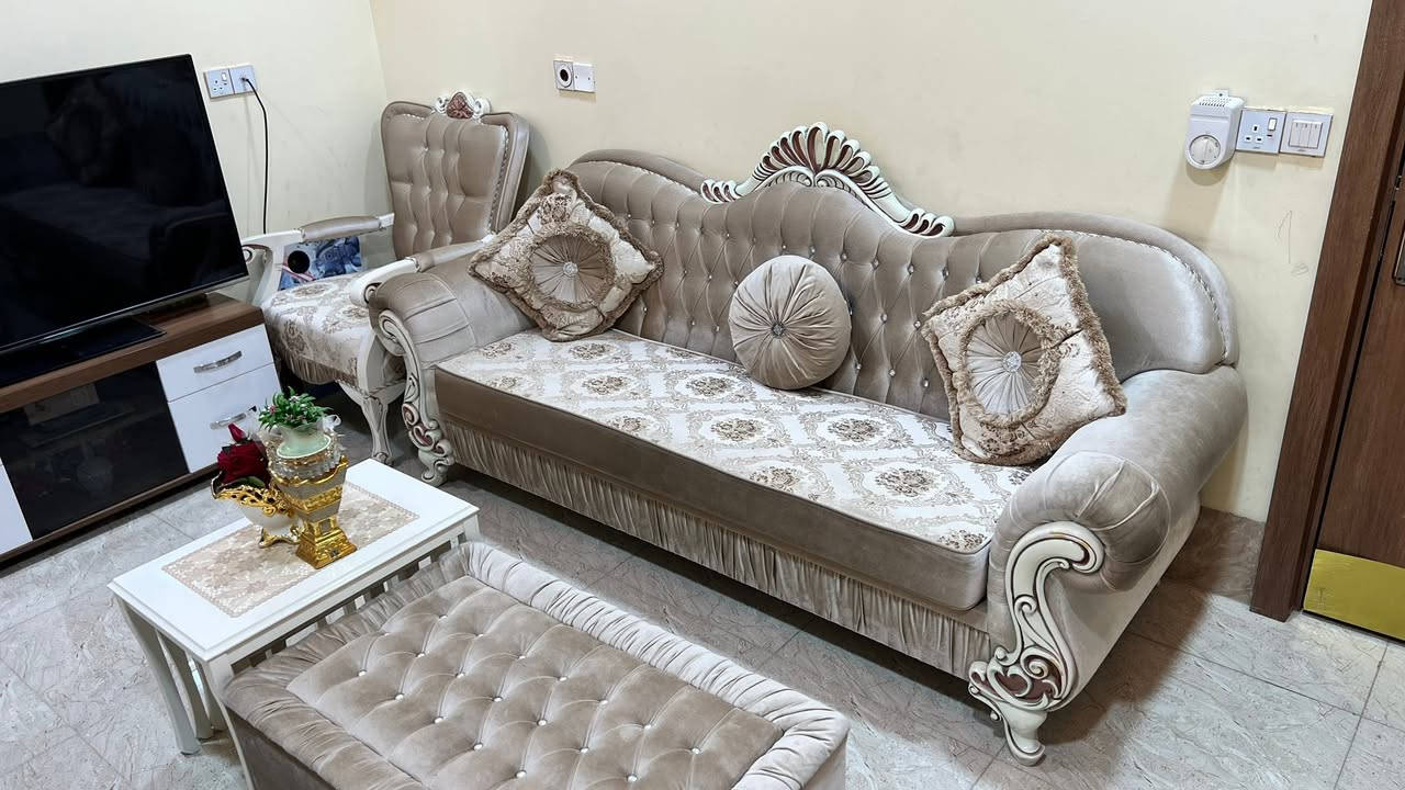 تخم قنفات و طبلة وسطية و ميز تلفزيون
العنوان كركوك حي الخضراء

السعر 700 الف 

واتساب ***********
