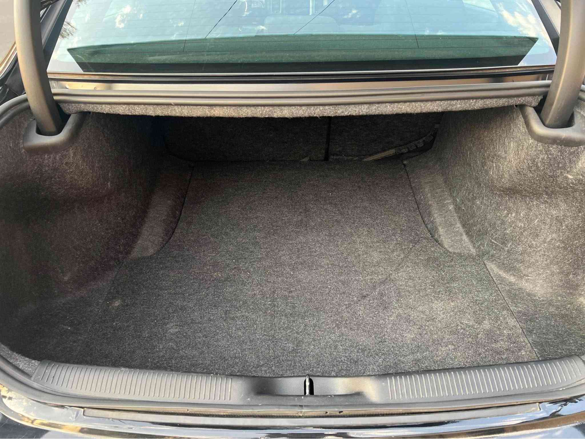 السلام عليكم 
دوج جارجر موديل 23 SXT اصدار اخير 
محرك 3600 
ماشيه 10 K بعدهي زيرو 
كشنات حضن 
ويل 17 وتايرات اصلي الامريكي مشلن 
كت اس ارتي الجديد 
السياره جاهزه ماتصرف عليها 
الحادث جاملغ وبنيد 
صور الحادث المراسله واتساب 
السعر210 ورقه 
للاتصال والاستفسار ☎️
*********** بغداد, العراق
