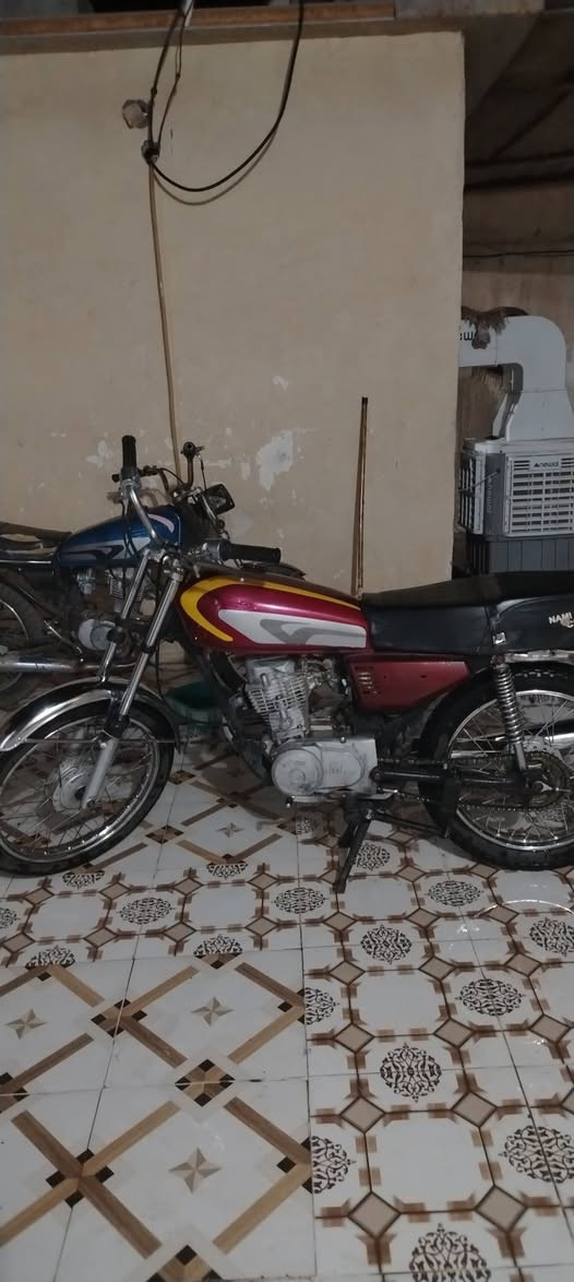 اسلام عليكم دراجه للبيع نامه بدون اوراق اكفلك عشاير ويل خلفي وصالنصه جدد سعر 350 وبيه مجال قليل مستعجل على بيعه اليريد يراسلني واتساب       ***********
