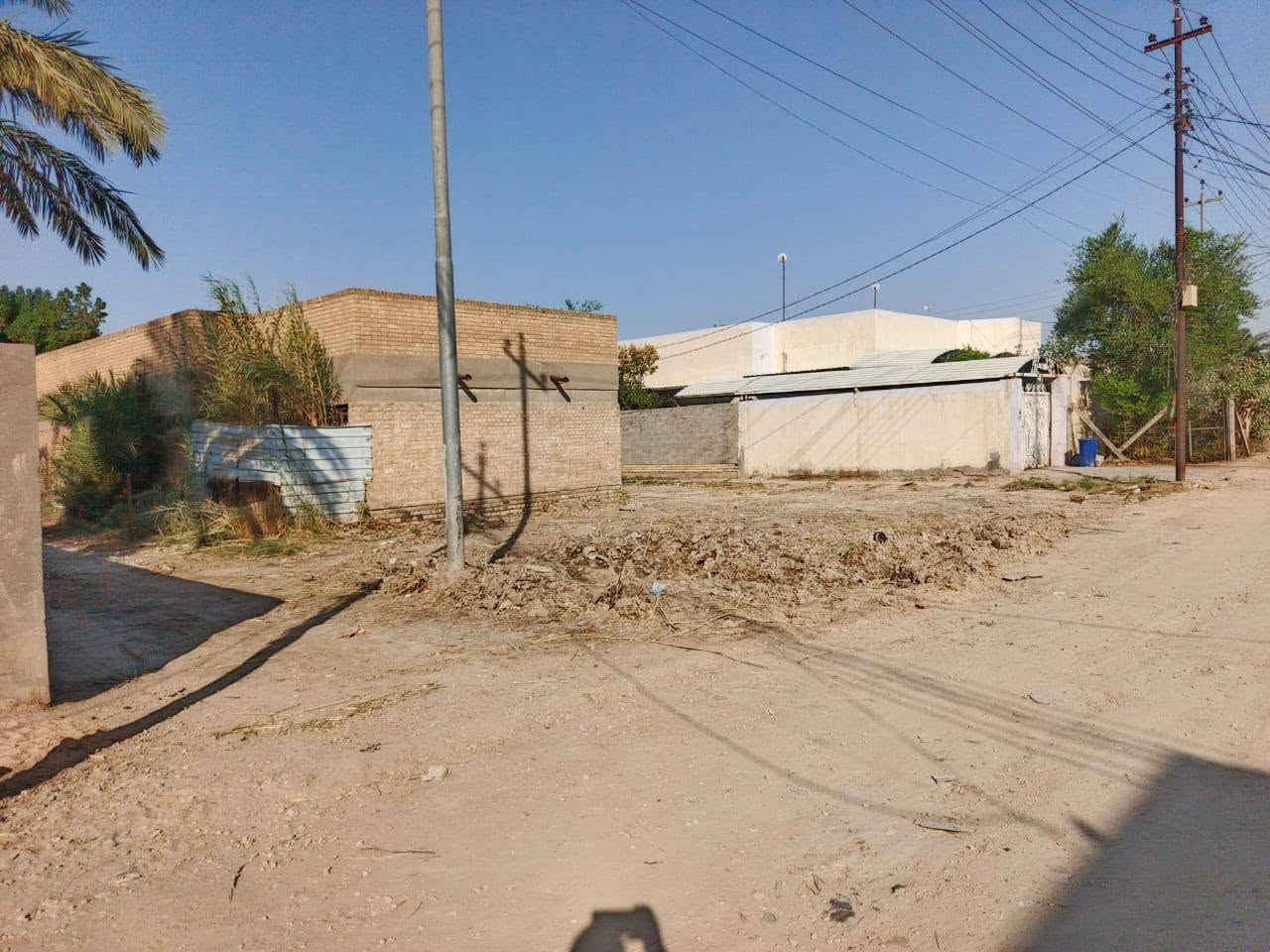 للبيع دار سكنية طابو صرف في حي الميكانيك – مركز الديوانية
الموقع.. حي الميكانيك . اول ما تنزل من جسر حي رمضان على ايدك اليمنى  وقريب جداً من الشارع العام الرئيسي
البيت بيه اجازة بناء حديثة وجاهزة لتقديم على سلفة اسكان 

📐 المساحة: 408 متر مربع
 عدا الفضلى الامامية 
📏 الواجهة: 18 متر
📏 الطول: 24 متر
🔹 العقار يباع كاملاً
🔹 أو يباع نصفين حسب رغبة المشتري .
موقع ممتاز وقريب من الشارع العام، مناسب للسكن يحتاج ترتيب بسيط .
 للاستفسار والتواصل:
***********
