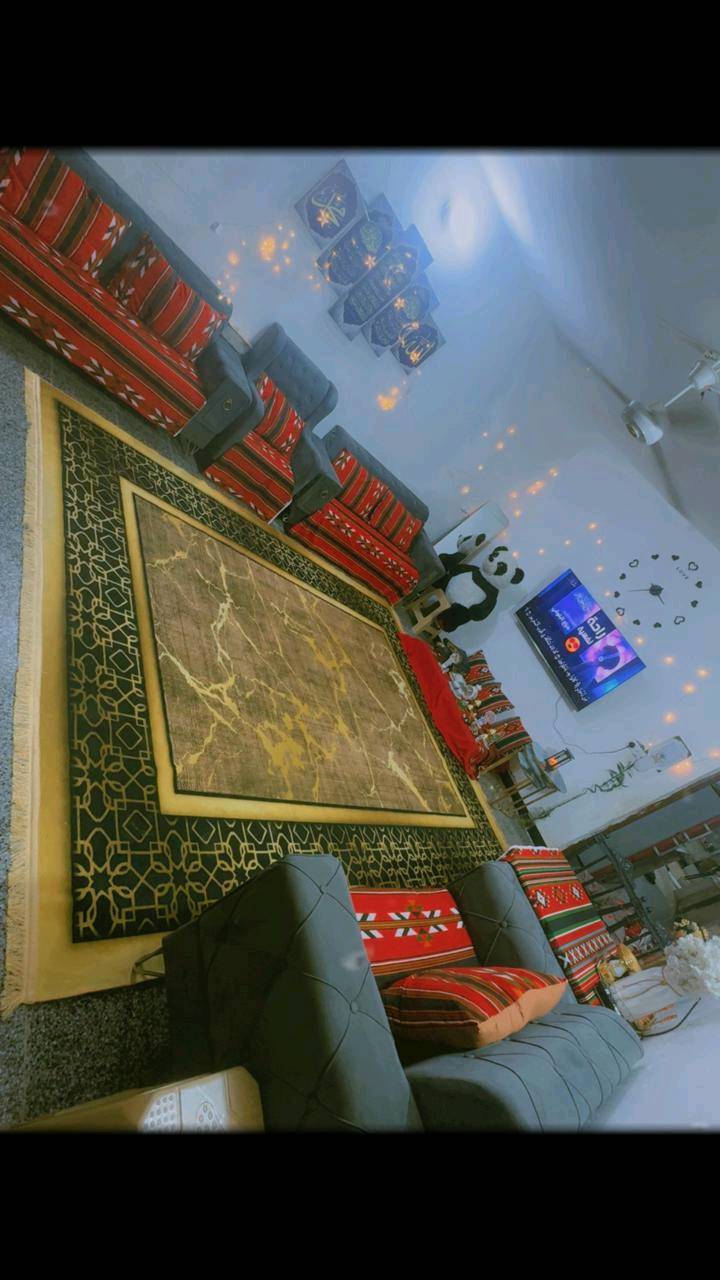 بيت للبيع طابو صرف مساحه 100 متر 5×20 طابق واحد سند بأسمي  مثل ما واضح بالصور يحتاج صبغ البيت سعره 110 مليون العنوان البياع شرطه الخامسه قرب اسواق اميره