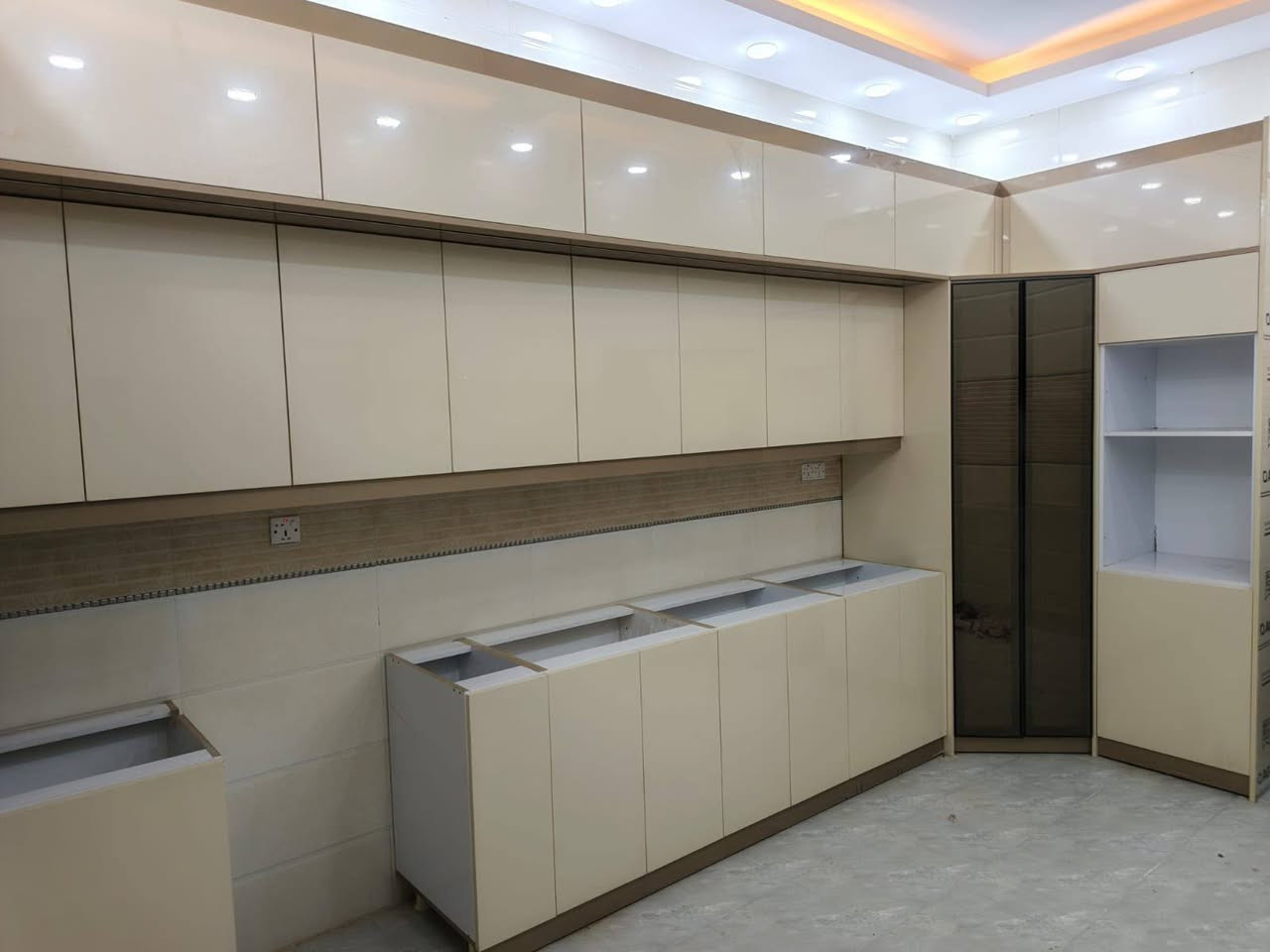 ✨ مطابخ دريم كيتشن | Dream Kitchen ✨

إذا تحلم بمطبخ يجمع بين الفخامة، الجودة، التصميم العصري، والاستغلال المثالي للمساحة… حلمك يبدأ من هنا 🤎

في مطابخ دريم كيتشن نوفر لكم تشكيلة مميزة من المطابخ التركية والإيطالية بتصاميم راقية تناسب مختلف الأذواق والمساحات، مع اهتمامنا بأدق التفاصيل حتى تحصل على مطبخ يليق ببيتك ويكون عملي وأنيق بنفس الوقت.

🔸 مطابخ تركية بتصاميم عصرية وألوان متعددة
🔸 مطابخ إيطالية بتفاصيل فاخرة ولمسات راقية
🔸 تصاميم حسب مساحة ومخطط منزلك
🔸 تشكيلة متنوعة من الألوان والخامات
🔸 استغلال ذكي للمساحات وتفاصيل عملية
🔸 اهتمام بالجودة والتشطيب وأدق التفاصيل
🔸 كما نوفر تصاميم غرف نوم بلمسات عصرية وفخمة

🏡 سواء كنت تبني بيتك الجديد أو ترغب بتجديد مطبخك وغرفة نومك، فريق دريم كيتشن يساعدك باختيار التصميم المناسب وتحويل فكرتك إلى واقع.

📍 العنوان: البصرة – الزبير

📞 للاستفسار والتواصل:
***********
***********

📩 راسلونا الآن لمعرفة التفاصيل والتصاميم المتوفرة.

دريم كيتشن… لأن مطبخك يستحق أن يكون أجمل جزء من بيتك. ✨

#مطابخ_دريم_كيتشن
#دريم_كيتشن
#مطابخ_تركية
#مطابخ_ايطالية
#مطابخ_البصرة
#مطابخ_الزبير
#مطابخ_عصرية
#مطابخ_فخمة
#تصميم_مطابخ
#غرف_نوم
#ديكورات
#البصرة
#الزبير الزبير, البصرة
