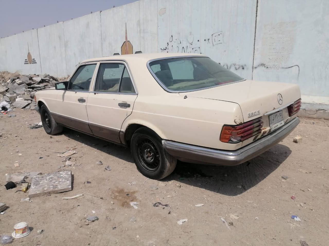 سلام عليكم موديل 83
مكينة وكير جدد سيارة جاهزة 
رقم بغداد حائز ثالث شرط الوكالة 
سيارة بلادية شرط تاريك وين ما يعجبك
سعر 17 ورقة ومكاني البصرة 
***********
