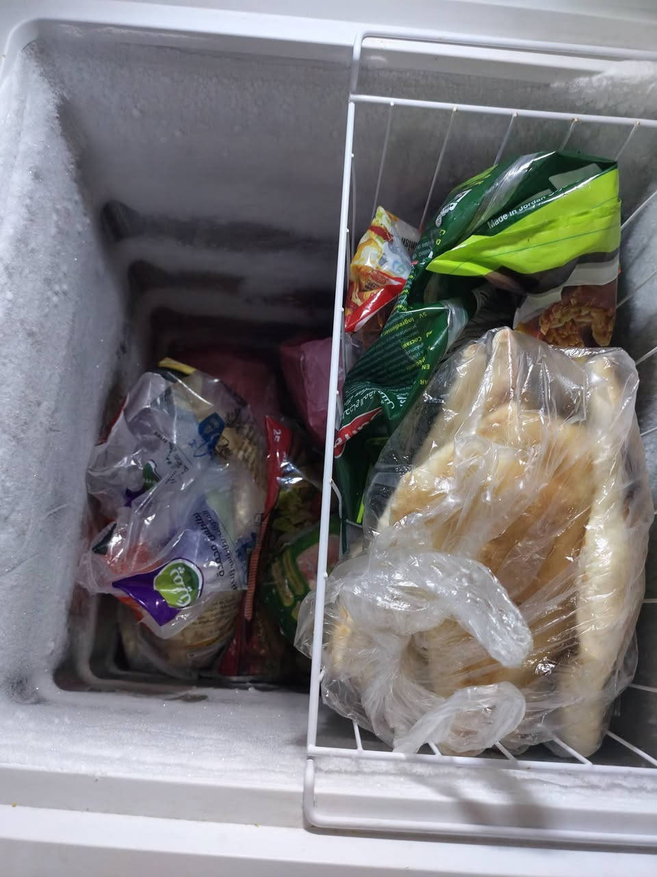 ثلاجه ومجمده للبيع  ثنينهن ب300 نضيفات  مكان بغداد الشعب حي بساتين ***********
