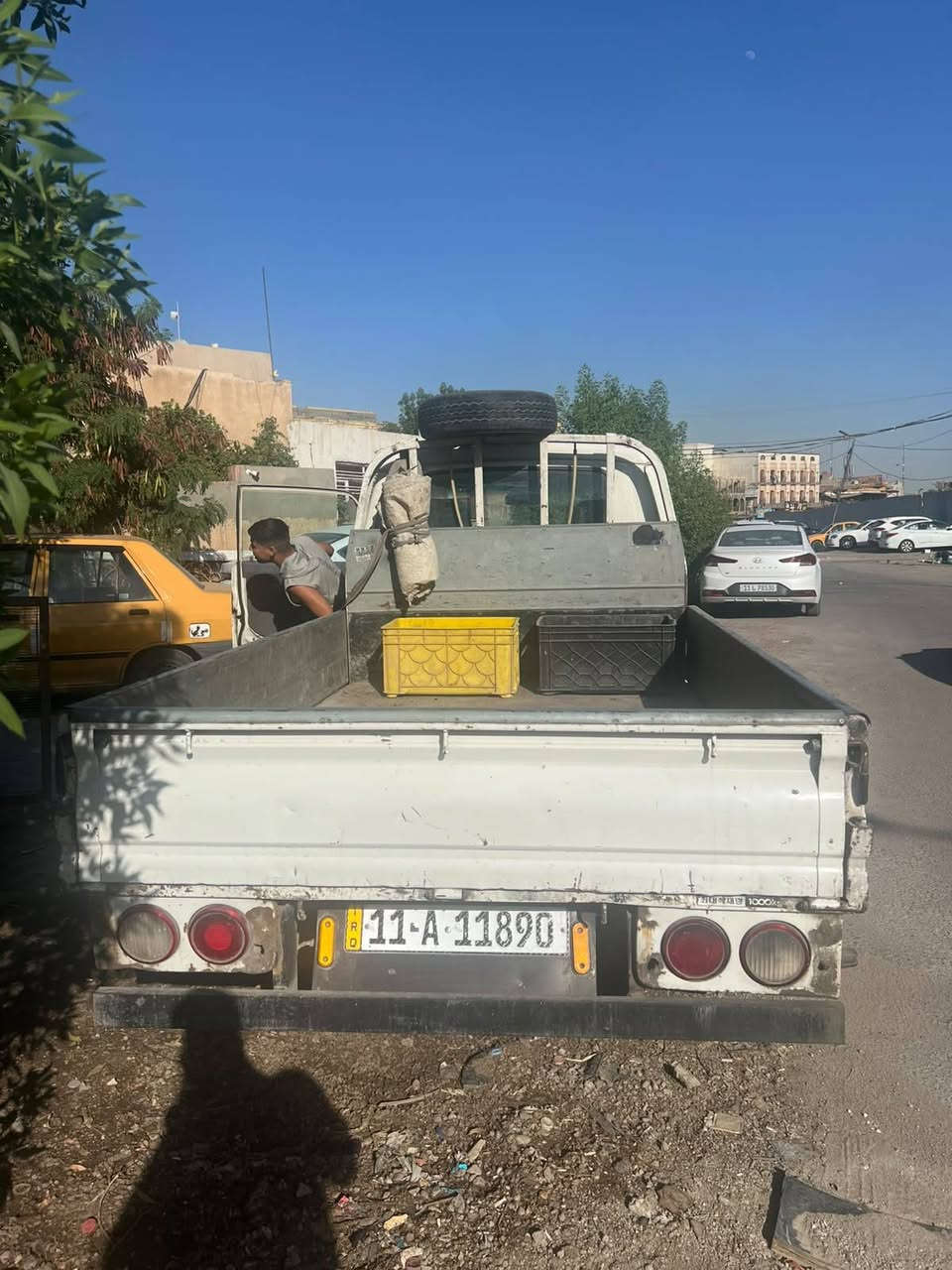 كيا بنكو للبيع موديل 93 قماره ربع بدي جديد كير ومكينه اكسنت مكفولات رقم وشاصي دوشمه جديده وصدر السعر 45 وبيها مجال العنوان بغداد الاعضميه للاستفسار ***********

