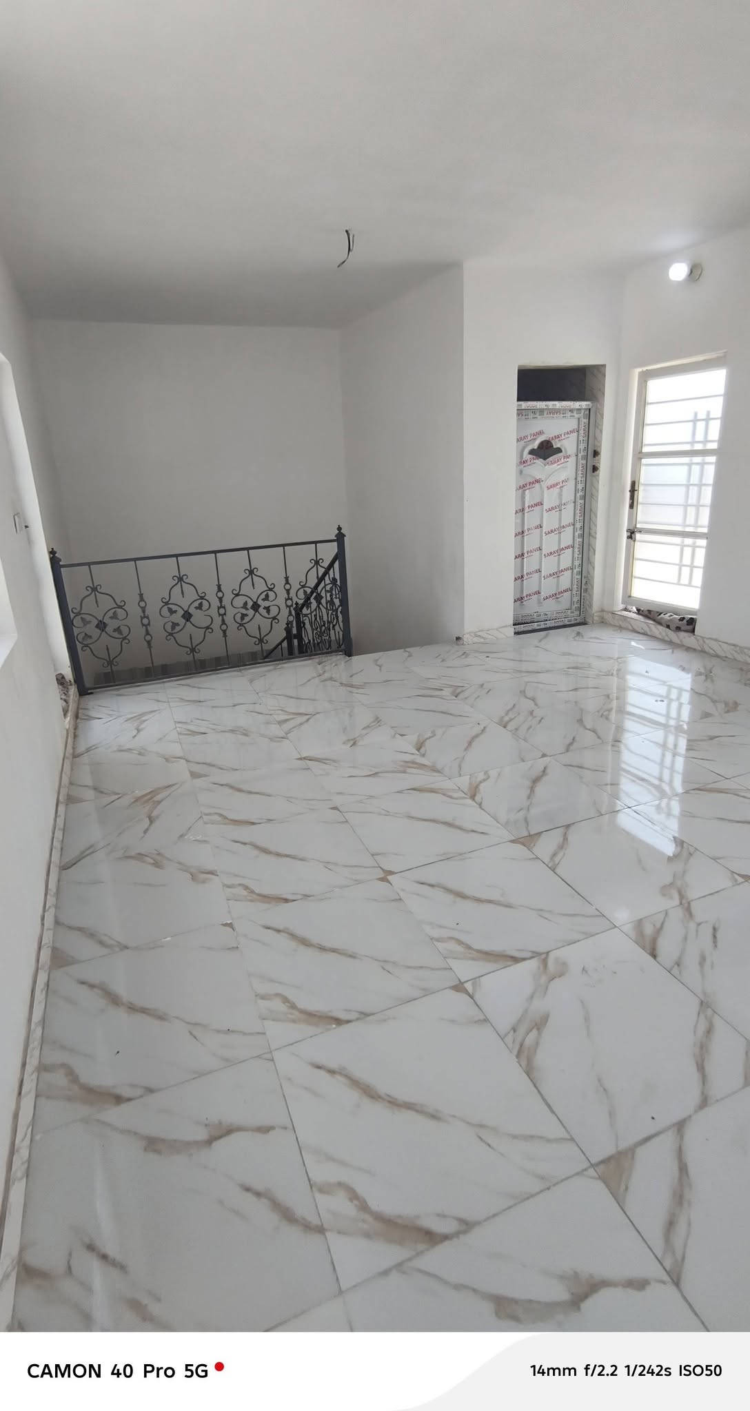 دار طابو زراعي سند 25 المساحه 200 متر يحتوي على 3 غرف نوم كيلدور مطبخ صحيات داخليه وخارجيه وطابق ثاني استقبال وكراج سيارة يحتوي على سطحين جاهز وكامل خدمات بناء جديد سنة 2026 سعره مناسب  مكانه حله منطقة السادة البو خطه حي النصر يبعد عن الشارع 50 متر للاستفسار زيارة مكتب عباس الشمري وسامر العميدي للعقار طريق حله نجف شارع الامام بكر بن علي ***********
***********

نص مكتوب في الصور:
- CAMON 40 Pro 5G
- 14mm f/2.2 1/50s ISO299
- CAMON 40 Pro 5G 14mm f/2.2 1/25s ISO1454
- CAMON 40 Pro 5G 14mm f/2.2 1/50s ISO694
- CAMON 40 Pro 5G 14mm f/2.2 1/50s ISO169
- 14mm f/2.2 1/50s ISO118
- CAMON 40 Pro 5G 14mm f/2.2 1/50s ISO80
- CAMON 40 Pro 5G 14mm f/2.2 1/242s ISO50
- CAMON 40 Pro 5G 14mm f/2.2 1/247s ISO50