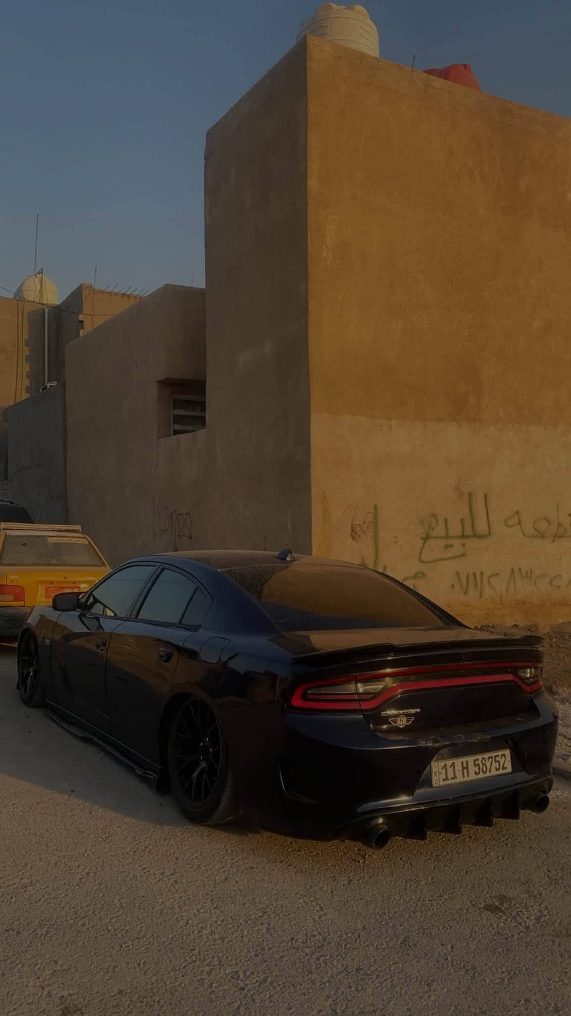 سلام عليكم
جارجر R/T 2017

مواصفات نص فول معروفه 

عليها اضافه شوته K&N موبار اصلي واكزوز دبات سود بوابات صوت حلو وعليها جكات s2 تحكم ريمونت نصبتها حلوه 

السياره مصبوغه عام نفس لون بسبب التغليف بدون حادث داخله وهنا بيها بنيد وجاملغ الايمن 

سعرها 155 وبيها مجال مكان السياره بغداد
بدون مراوس لان محتاج فلوس واريد ابيع 
 
***********
