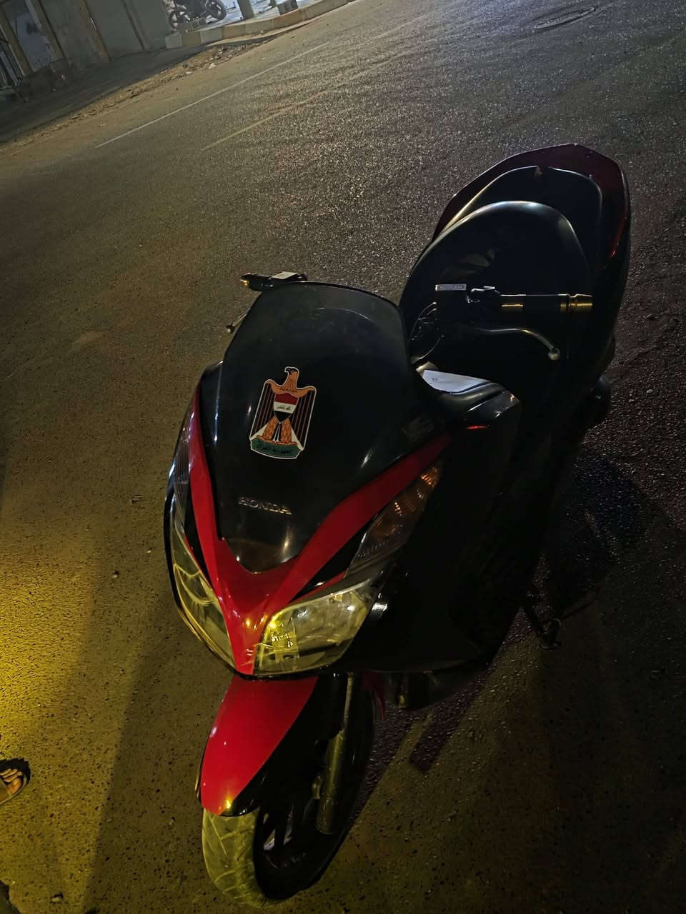🔥 FORZA
للبيع هوندا فورزة 012 ❤️
لونها الأصلي أحمر ومغلفة أسود 🖤، وموجودة صورها قبل التغليف.

✨ المواصفات: 🏍️ مكينة 250cc
⚙️ قير أوتوماتيك
💉 إنجيكشن
💧 تبريد مائي
🛑 بريك ABS
🔴 ديسك أمامي وخلفي
⛽ تانكي 12 لتر
🛠️ مكاتبه ومنفيس
🪑 مريحة ومرتبة

💰 السعر: 13 ورقة
🔄 للبيع أو مراوس حسب قناعة الطرفين

📍 ديالى – بعقوبة
📩 ماسنجر
📞 ***********
