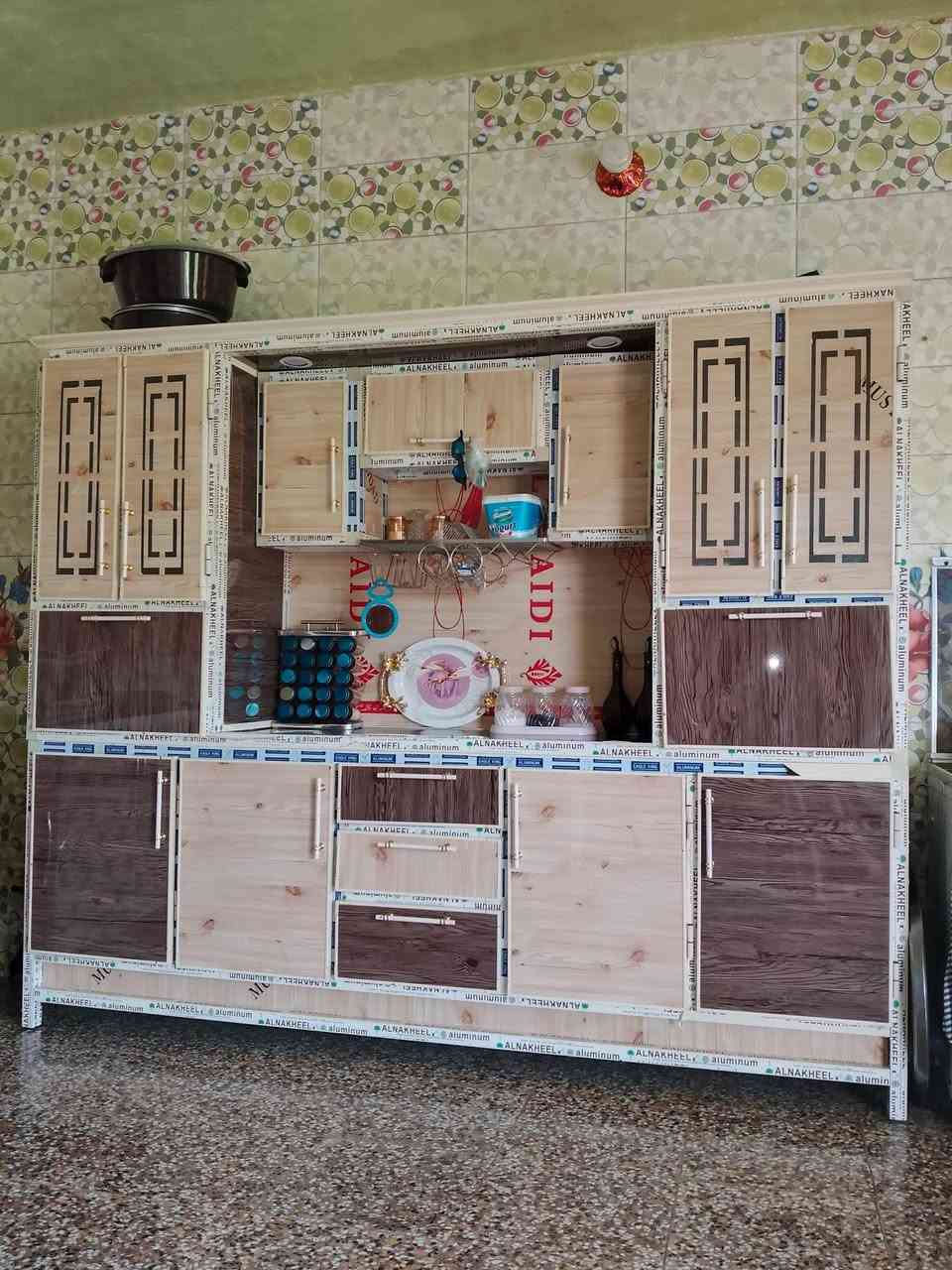 السلام عليكم معرض كامل للبيع هو وسنديه مكاني مشروع المسيب طاريه اللي يريده بخير ويدلل ***********
