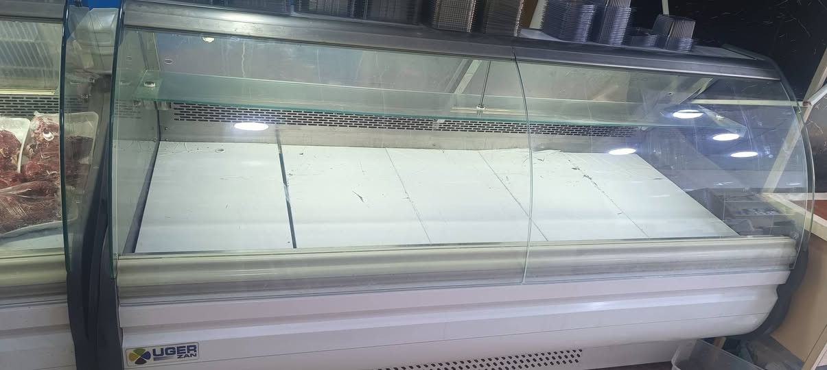 عارضة للبيع استخدام 20 يوم جديدة زادت عندي اشتريتها 4 مليون من الشركه بل الكراده فلوجه شارع 40 قرب وكالة السطان ***********
