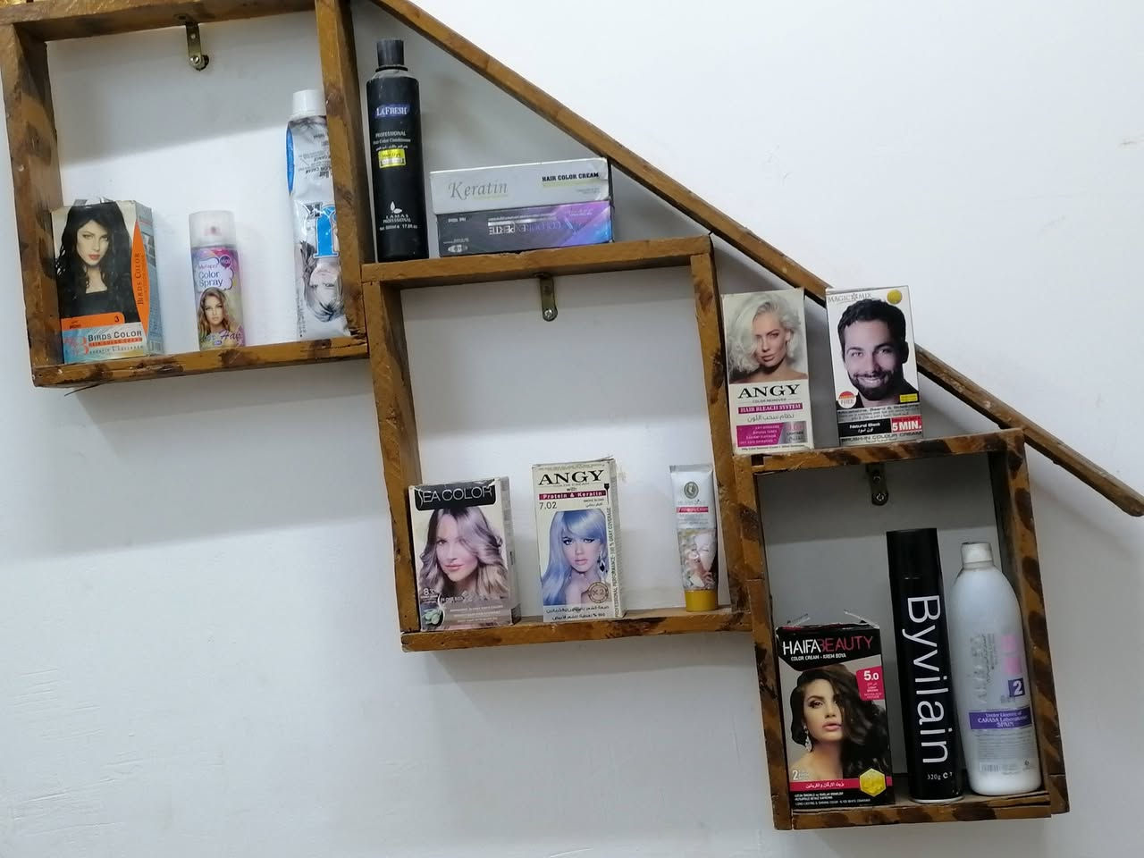 سلام عليكم غراض محل شنو موجود بلصوره البيع شلع طكه وحده سعرهن170 عنواني البصره ابي الخصيب ***********
