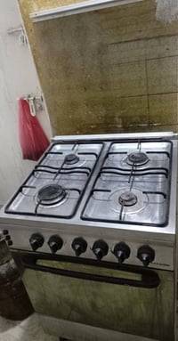 طباخ ٤ عيون • مع فرن • نظيف
