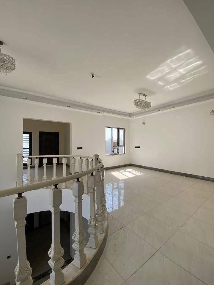 السلام عليكم دار للبيع السعر ( 210مليون فقط💰)
بتكريت حي الديوم بمنطقه 14 ألف خلف ماركت🛒
الزوبعي مباشر قريب ايضاً من الأسواق المدارس🏣  
مساحته 300متر الواجهيه 10متر والنزال 30متر📐 
بسنتر الديوم شارع 15م صدته المرغوبه لكركوك🏘️
غرف نوم 5 أستقبال واسعه مطبخ واسع حار وبارد🚰
صالتين فوك وجوا بالأضافه كراج مناور وحديقه🏕️
الواجهيه حجر(حلان🪦)السقف سحب مغربيي🪟
السطح شتايكر نظام غاز دفن وتأسيس كاميرات🎥
موقعه جداً راقي ومميز بنص السكن والخدمات☑️
قريب على المدارس والأسواق والسوبر ماركتات🛒
قريب على كلشي ايضاً الجوامع وملاعب كره القدم⛹🏼‍♂️  
طابو سكنيي صرف تحويل مبااشر بأسم المشتري📜
ملاحظه: التعامل لدينا مع صاحب العقار مباااشر✍🏾
أو الأتصال مباشر وحياكم الله:***********
