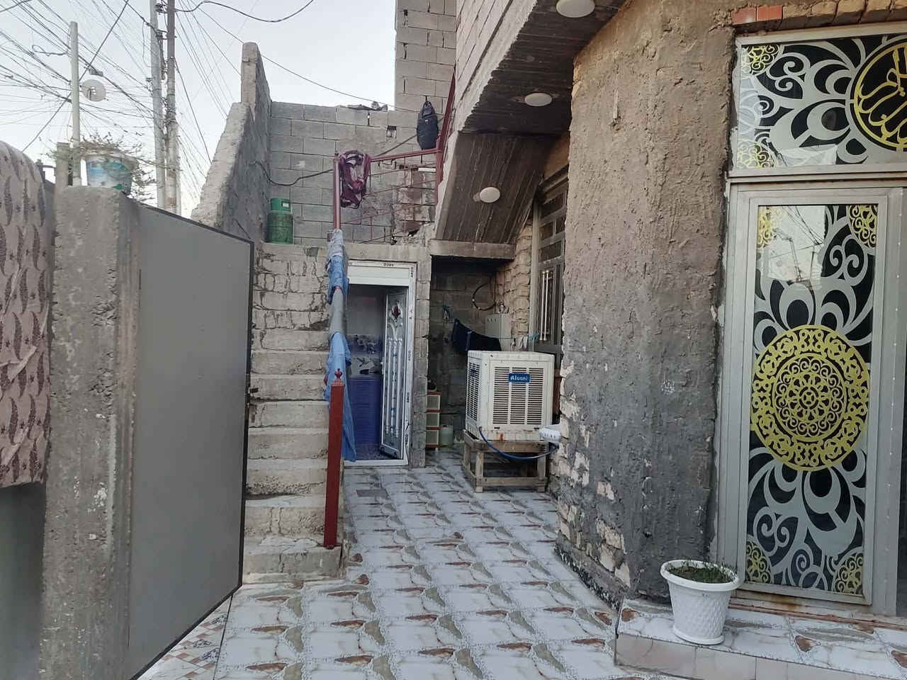 الرمادي الملعب • بيت مأجر • دخل ٤٠٠/٣٠٠