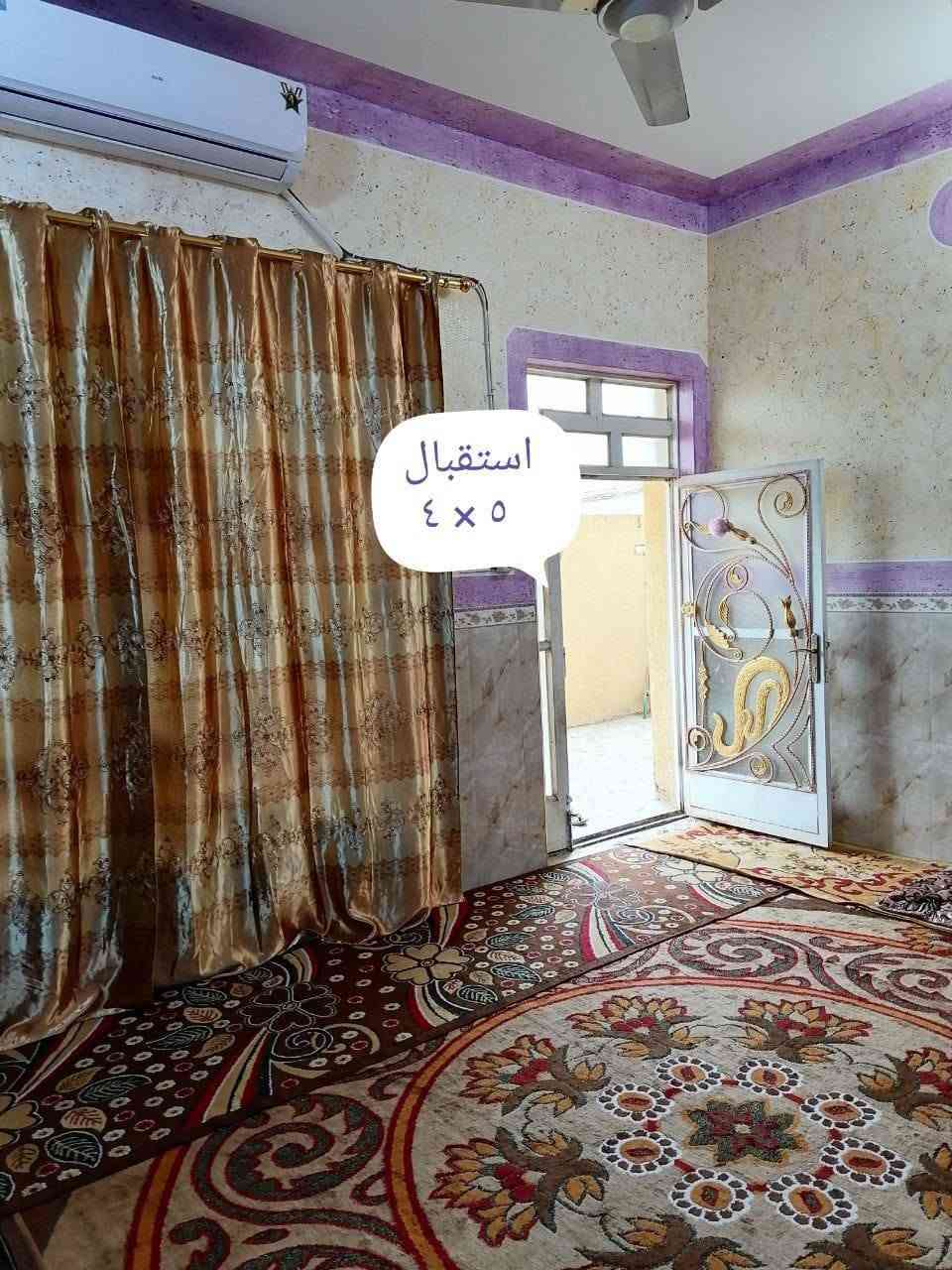 يا الله
بيت مساحة ١١٠ متر مربع الشكل
 واجهة ١٠ متر ونزال  ١١ متر 

تصميم هندسي بناء يحتوي على 

١- طارمة 
٢- استقبال 
٣- مطبخ 
٤- صالة 
٥- غرفة نوم 
٦- صحيات داخلية وخارجية

درجة أولى  اساس صب كونكريت مع السقف والرباطات كونكريت، البناء طابوق، الأرضية كاشي والجدران سيراميك  شغل درجة أولى

ملاحظة / البيت مشمول بالتطويب 

العنوان / الكوفة / حي الصدر الثالث  دور الحوزة . شارع رقم ١٠ 

يبعد عن مسجد الكوفة مشي 10 دقيقة 

السعر ٧٣ بيه المجال قليل 

للتواصل / 

 ***********

*********** .

