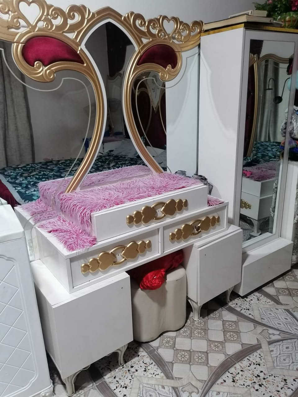 السلام عليكم
غرف تركيه مستعملة نظيفه ما صارلي هواي من ماخذها سعره 700 وبيها مجال
واتساب ***********
