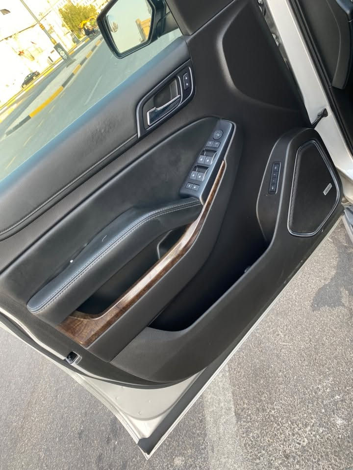تاهو Lt
دخول جديد كتاب ضباط 
موديل ٢٠١٦ كلين السيارة باسمي مداور ثاني يوم صور امريكا وسونارها ناشره مكانها كربلاء السعر ٢٨٥ وبيه مجال للشراي 
***********
