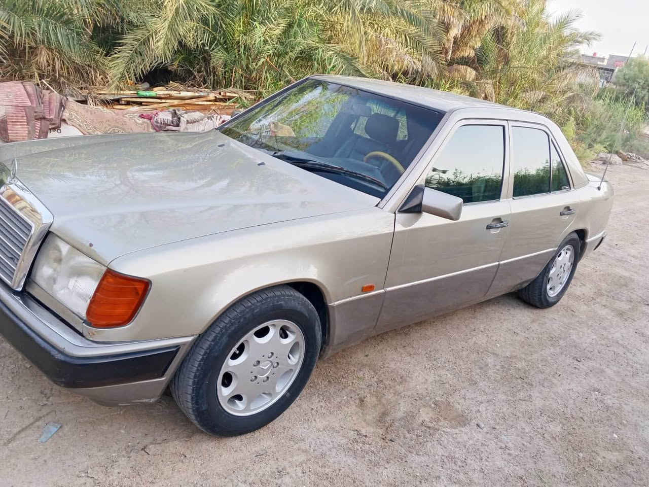 السلام عليكم مارسدس  مديل 87سنويه منتهيه ب25 راعيها موجود مكينه وكير وحداده جاهزه السعر 55وبيها مجال بيع او مراوس بمارسدس جامبو *********** مكان بصره قضاء المدينه
