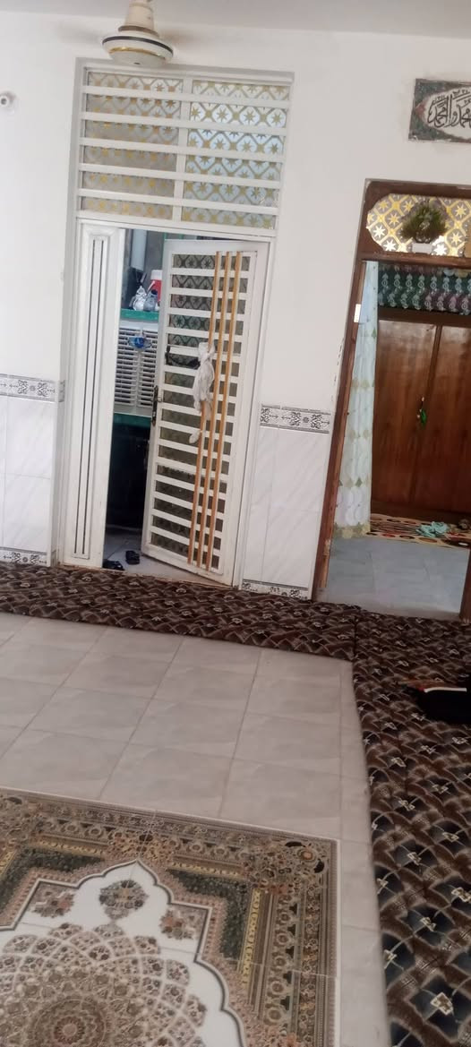 مساحة ٢٠٠ • براني ١٠×٤ • معاملة جاهزة