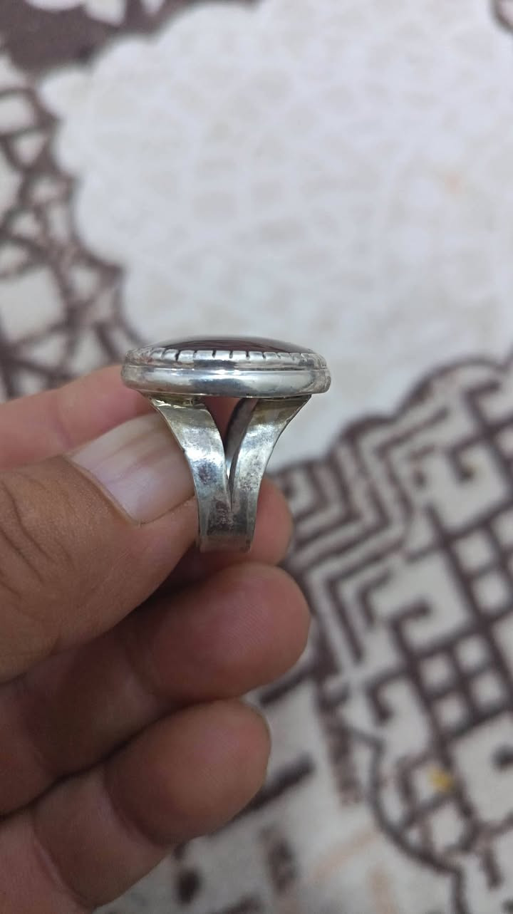 السلام عليكم يمانيه كرزيه قديمه السعر 175البصره توصيل موجود
