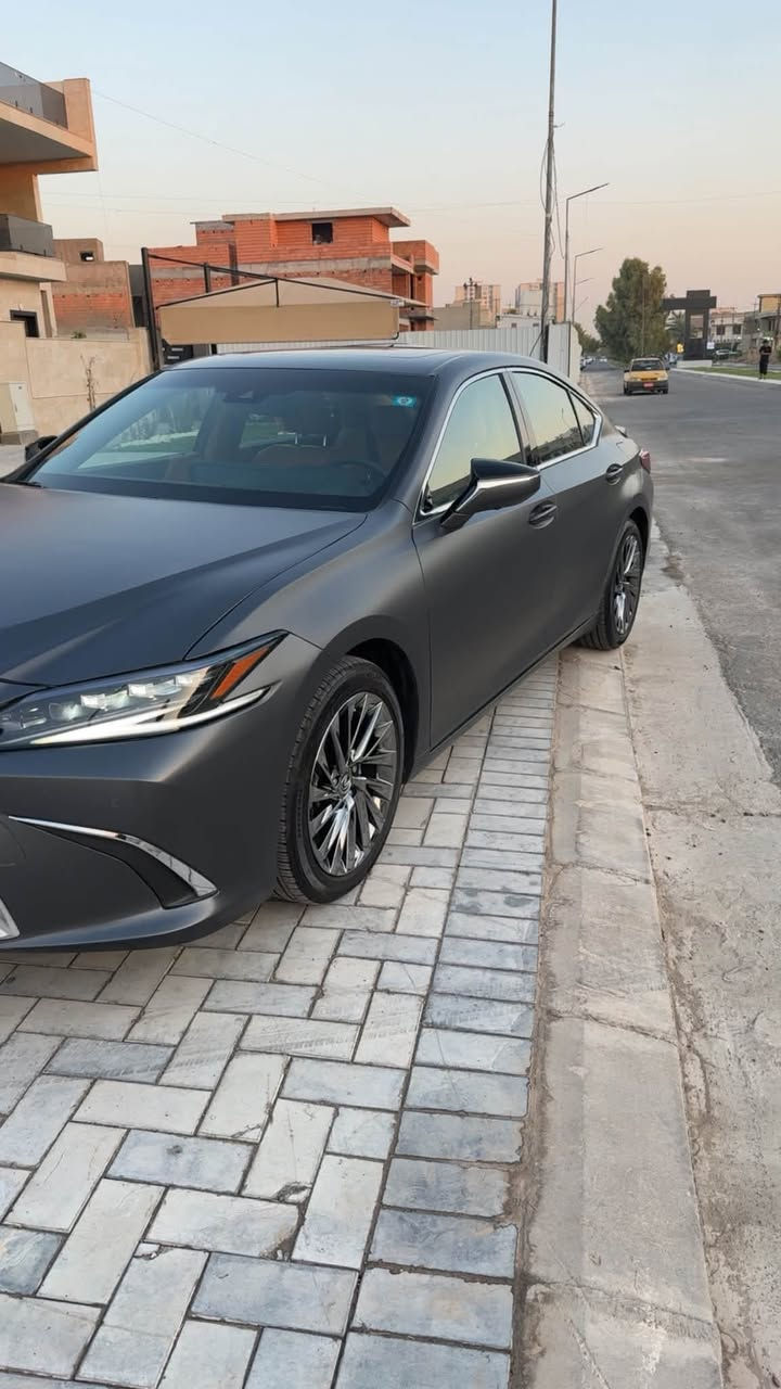 السلام عليكم للبيع  التحفه اليابانيه 🤍
Lexus ES 300 h 2024 هايبرد الترا لكجري

رقم بغداد ب اسمي تحويل ثاني يوم

السيارة فول مواصفات ١/١ 

ماشية 11 الف كيلو قابل للزياده

سياره اخت الكلين صبغ حافة البنيد

 بدون ايرباك السيارة ✅

‏الترا لكجري 

السيارة مغلفة ppf مات 

كامرات 360 درجة

حساسات امامي و خلفي 

رادارات امامي و وجانبي  وخلفي

نقاط عمياء 

تحديد مسار 

مثبت سرعة تفاعلي شفتات ستيرن

تدفئة تبريد كشنات مع خرن ميموري 

تدفئة ستيرن 

فتحة سقف 

نظام صوتي + دمام خلفي 

شاشة جبيرة نظام كار بلي وايرليس واندرويد اوتو

شحن لاسلكي  

مري شفط وكهرباء وتعتيم تلقائي للمرايات والمرايه الوسطيه

ستيرن جلد

وبيها بعد هواي مواصفات معروفة 

السيارة جاهزة بدون نقص  

مكان السيارة بغداد العامرية

الرقم ***********

نص مكتوب في الصور:
- تعديل