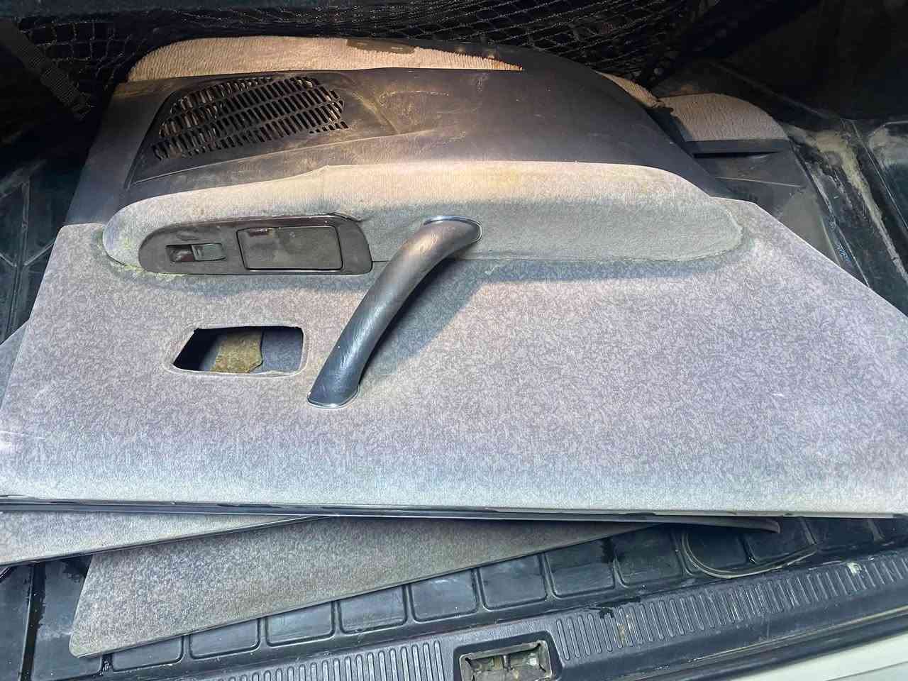 سلام عليكم متوفر غراض راس ثور ففلات 
بطاين بيبان 4 نظيفات 
ميز جديد 
كيجات شغاله مال تفصيخ 
وعندي جراجف مال كشنات ابيضّ 
العنوان النجف الأشرف 
*********** واتساب
