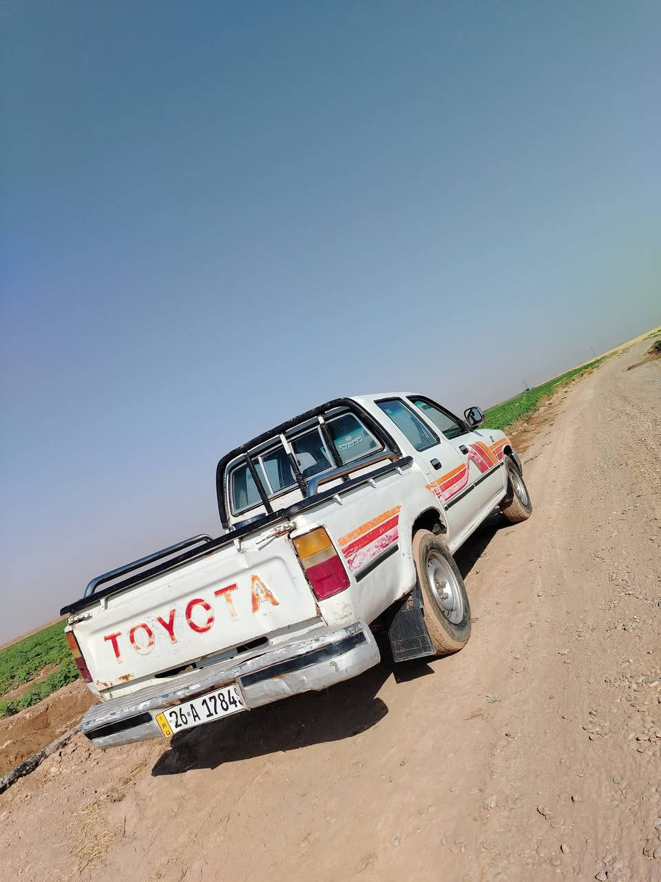 السلام عليكم بيكم تيوتا للبيع موديل 1993بلادي مابي قطره صبق نضيف داخل ازرك حار بارد تبريد بس يريد غاز شقال محرك تيوتا تخم تايرات جديد ٤ رقم صلاح الدين بسمي ال سعر 80 وبي مجال للطيبين رقم صاحبه ***********للتصال قير متواجد عل فيس
