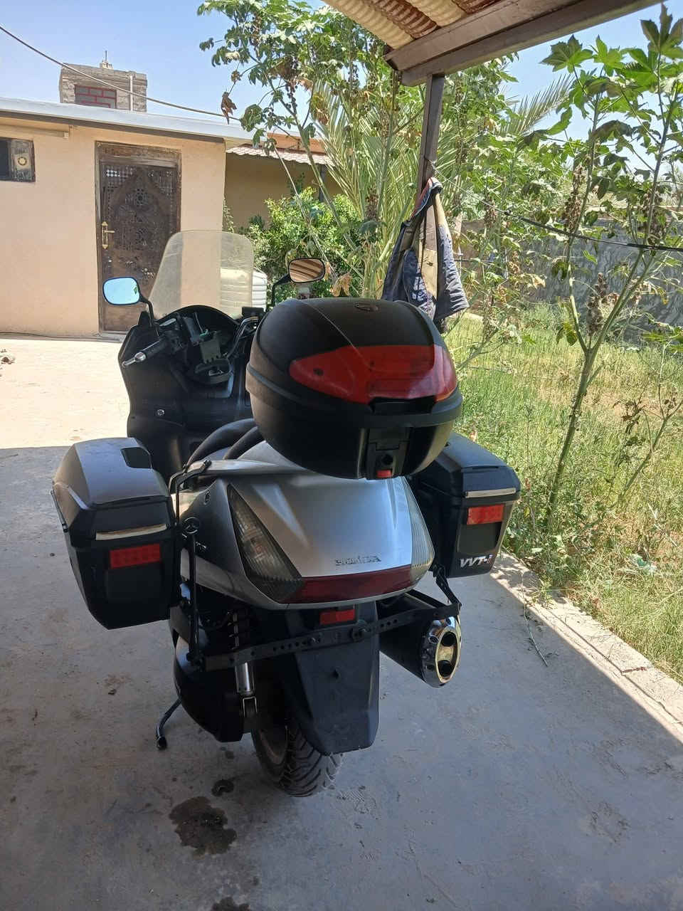 السلام عليكم من رخصت الادمن هونده سلفر وينج600cc للبيع بحاله جيده جدا موديل 2008 أوراق مع منفيس محرك استندر بشرط تمشي ١٨٠ او وين مايعجبك اتري تطلع تايرات جديد كهربائيات كلهه شغاله السعر 20 او بيها مجال التواصل على الرقم مع واتساب (***********) ***********

