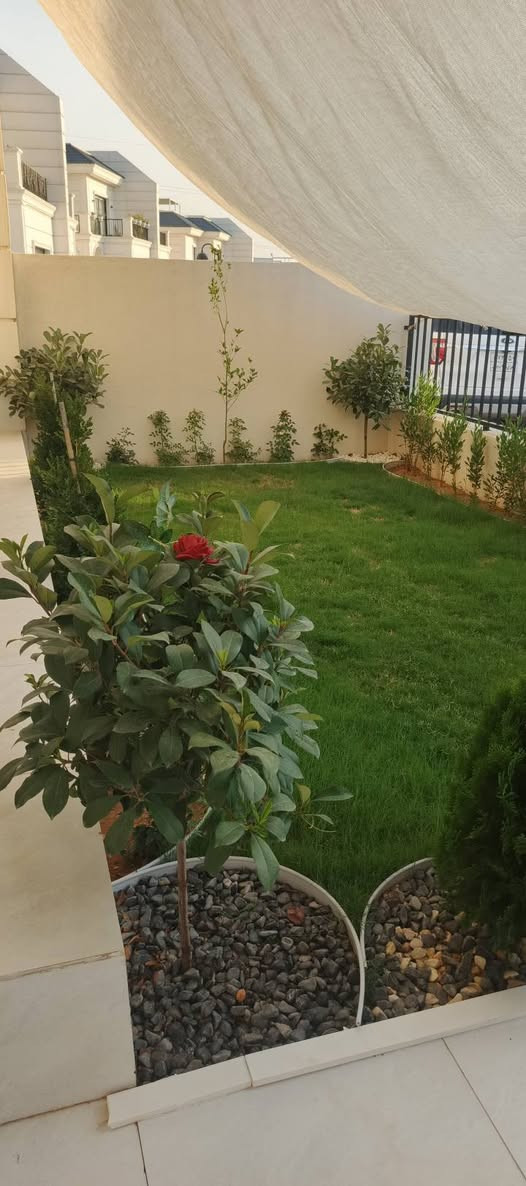 وه ستاي حه ديقه بؤ ديزاني كردني حه ديقه خاوين كردنه وه ي مه زرعه وبؤ جاكردني هه موو جؤره دارودرختيك به جوانترين شيؤه  واتساب فايبر ***********🤙☎️🪏 أربيل, العراق
