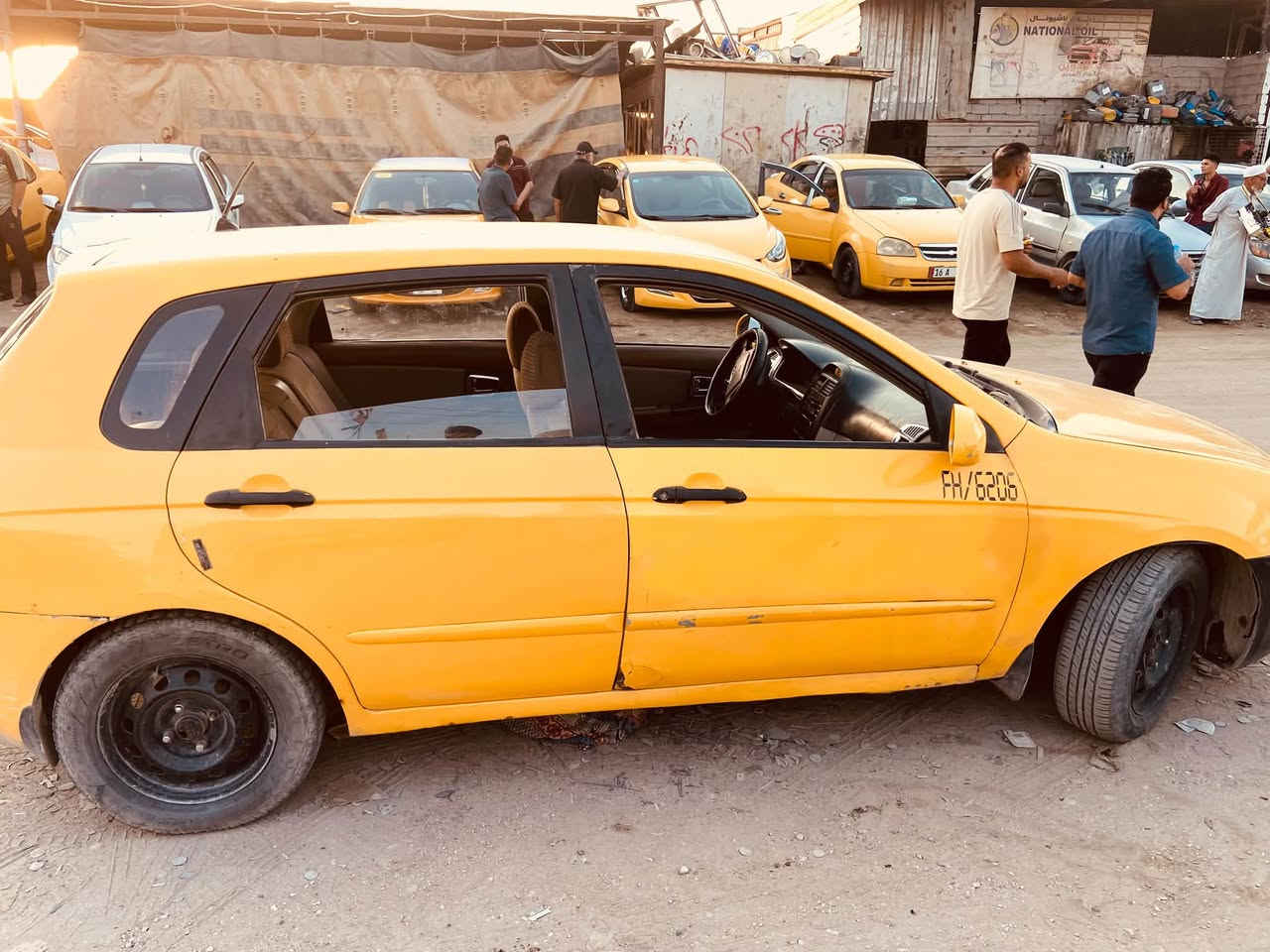 السلام عليكم للبيع كيا سيراتو هاج باك  رقم انكليزي بسمي شرط التحويل المحرك 1600 عنواني كربلاء شارع ابوطالب السعر 50 وبيها مجال 💛 لاستفسار***********
