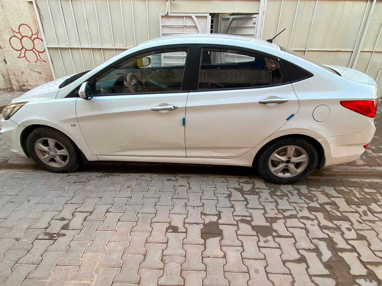 للبيع هيونداي أكسنت 2013 خليجي – الشركة العامة

* رقم بغداد (الرقم الجديد).* .
* جديدة ونظيفة، بدون صبغ أو ضربات، فقط بيها دجة بسيطة تحتاج تصليح بارد بجانب باب السائق من الخلف.
* الدائر من الجامغ الخلفي، وكل شيء موضح بالصور والفيديو.

المواصفات:

* محرك كبير بحالة ممتازة.
* تبريد ثلج.
* تايرات جديدة.
* بطارية جديدة.
* الممشى: 138 ألف كم.
* حجم المحرك: 1600 سي سي.
* تحكم ستيرن.
* شاشة Android + كاميرا خلفية.
* حساسات خلفية.
* ويلات كب.

السعر88$

مكان السيارة: بغداد – الاسكان .

***********
