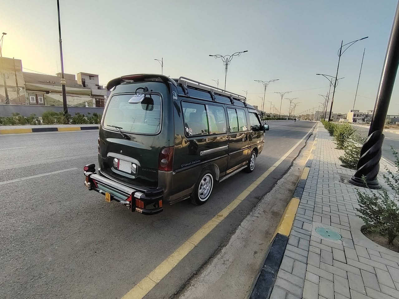 موديل 2000
سياره بلاديه
بدون صبغ
طخم تايه قبل شهر
مكينه كير احسن شرط
وايرمنيه كامله 
مكان سياره ايسر
للتواصل ***********
