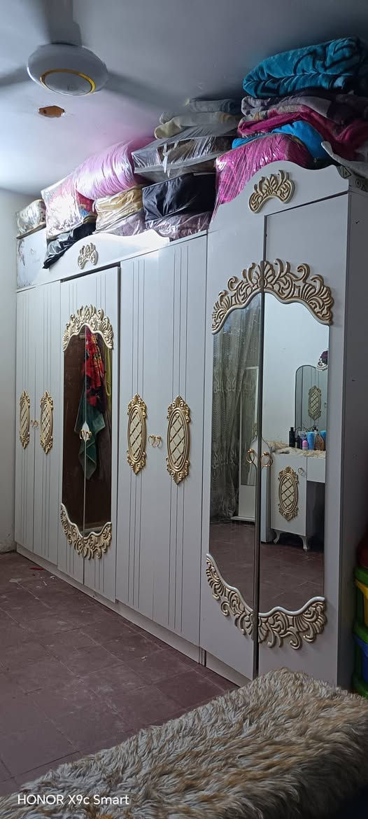 غرفه نوم 11 قطعه سبب البيع جبيره عل غرفه العنوان بغداد الشعب رقم الهاتف ***********

