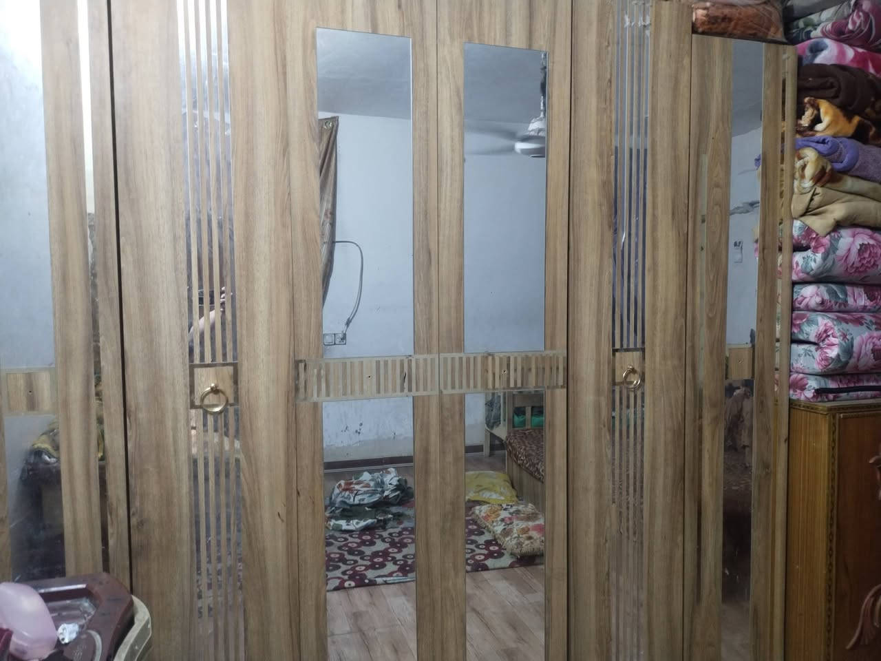 غرفه تركيا خمس قطع للبيع السعر 250 وبي مجال العنوان شارع المعمل للاتصال ع الرقم ***********
