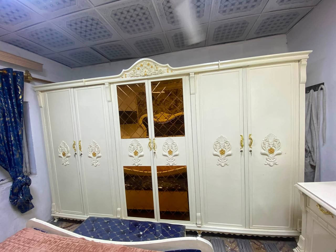 السلام عليكم غرفة اخشاب عراقي تفصال درجة اولى الشكل تركي مستعمل سنة وحدة نضيفة السعر مليونين ماخذهه ب٣ ملايين وبيهه مجال متواجد واتساب للاستفسار ***********
