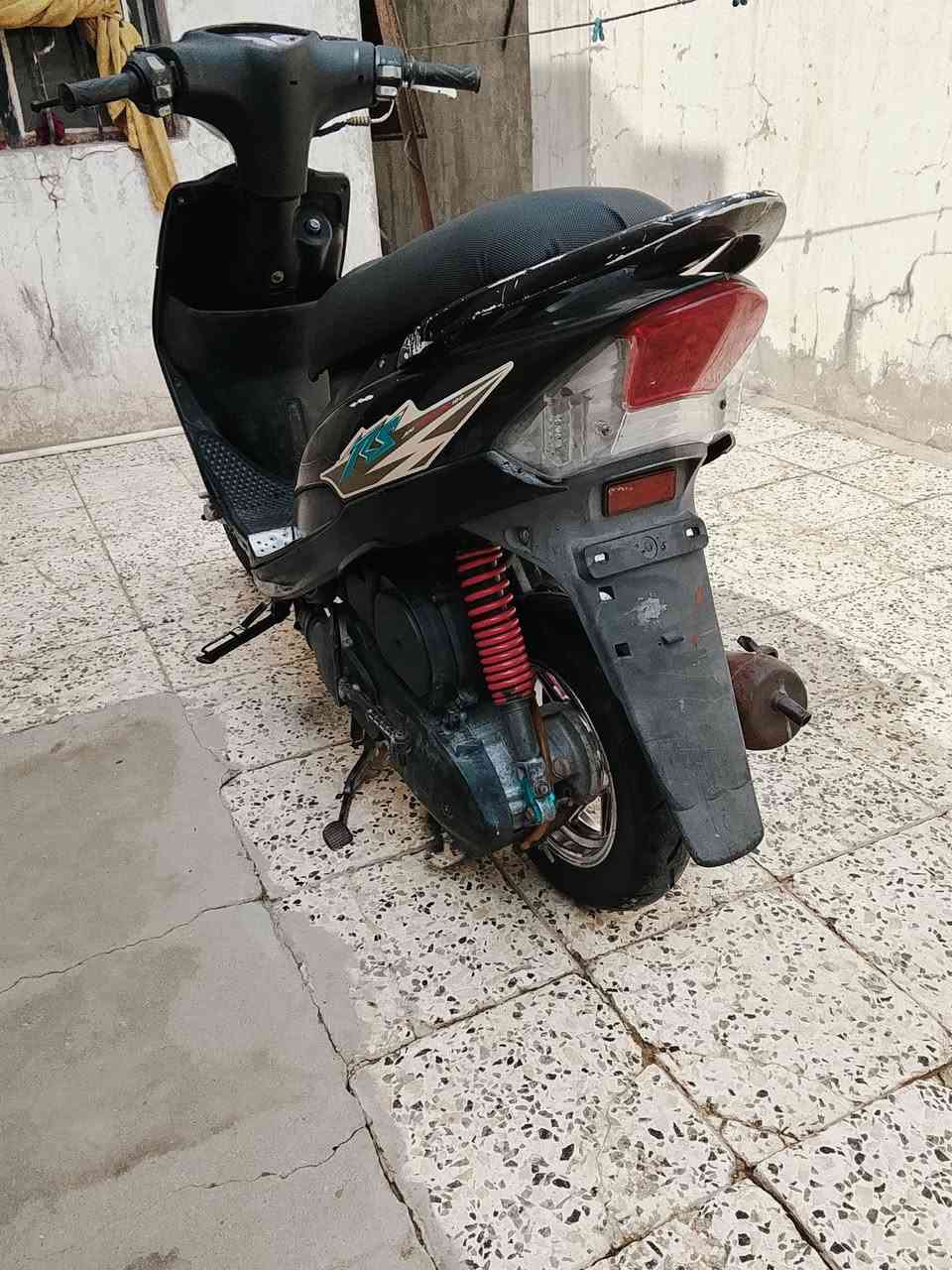 سلام عليكم 
عدله مكينه 49ناعمه لاتبخير لانضوح لاتنقص 
كهربائيات كلها شغاله كل نقص مابيها
تزويدات ويل نجمه كرزي فلاوين كرزي كلوب زنون لونين
تعلاوه دبل فج بريك قرص بريك ملقط وايرات كشن 4 ولفات تايرات جلاتين جدد 
مكاني حله متواجد واتساب***********
