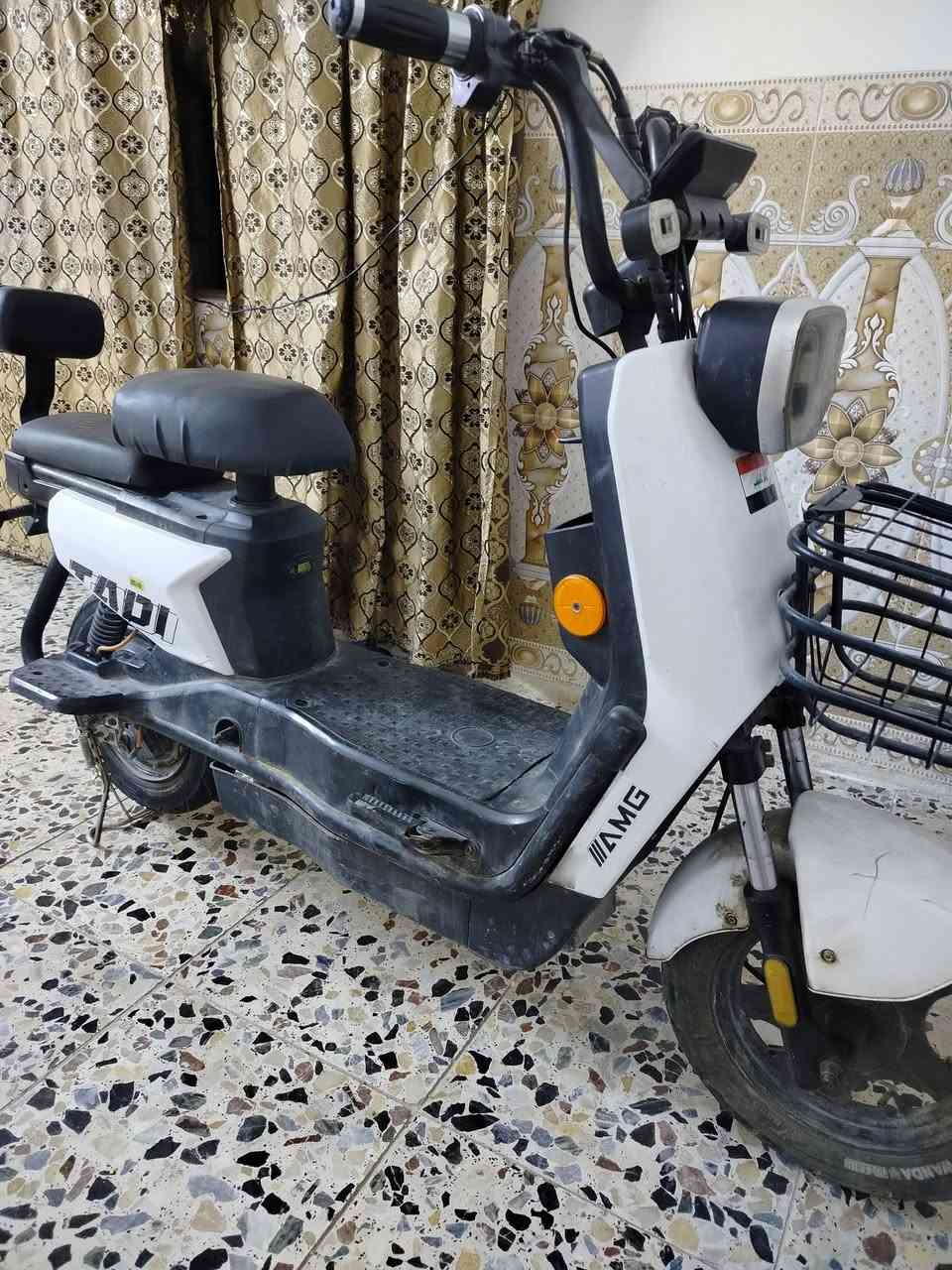 السلام عليكم دراجه للبيع حجم الكبير مو 14 اكبر بدون باتري وجوزها عاطله الدراجه تشتغل عل شاحنه مباشر السعر75الف مكان بغداد مدينه الصدر ***********
