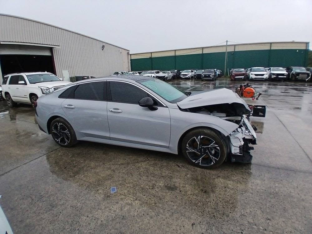 سلام عليكم كيفايف ٢٠٢٥ سمنتي فول موصفات للمتدد داخل جلد احمر محركه ٢٥٠٠ تنفّس طبيعي رقمي *********** سياره بعمان حالين نهارين توصل سامراء بغداد سعره بعمان عل حادث ١١٧
