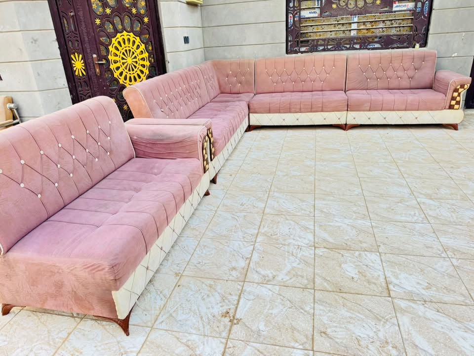 ديوان • ١٠ مقاعد • تركي ثقيل