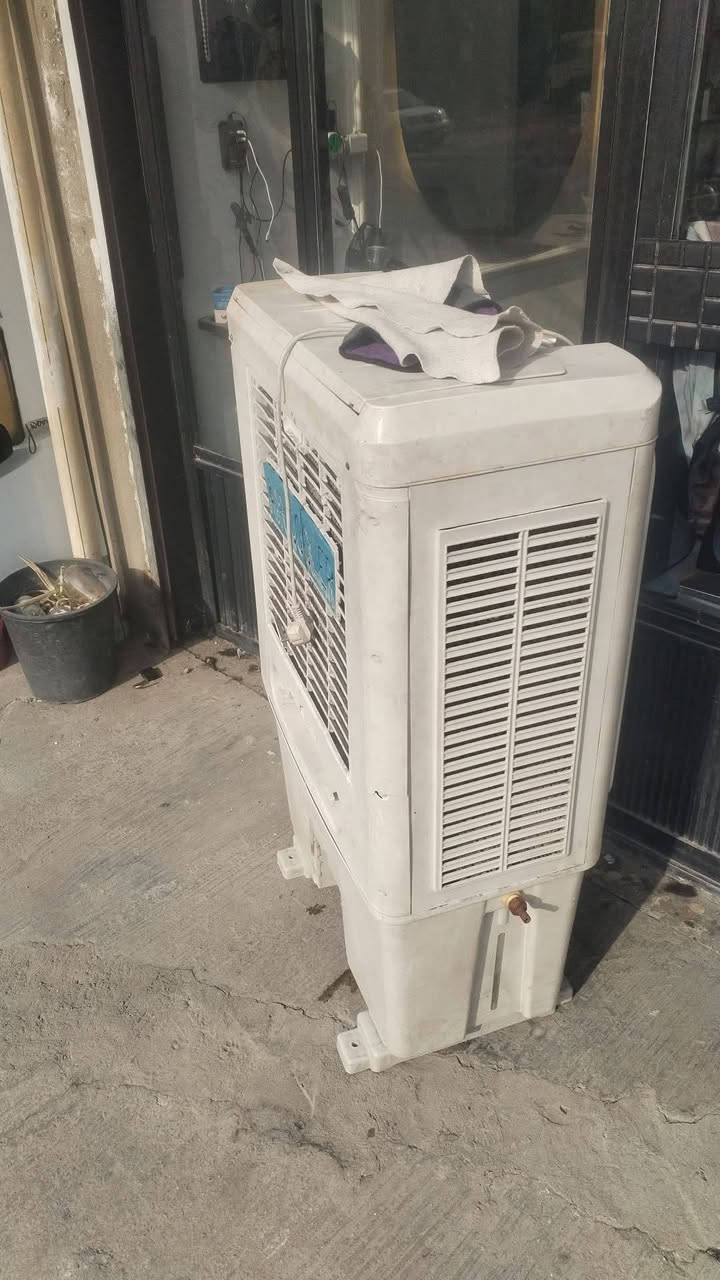 محل حلاقة • للبيع • محل تجاري