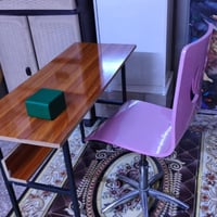 ميز +كرسي للبيع 30الف مكاني بغداد نهايه حي اور موجود توصيل 07736031018