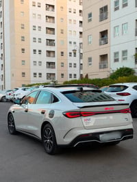 Byd seal 06 dmi اللون ابيض موديل 2025 هايبرد قابل للشحن اجمالي الكيلوم...