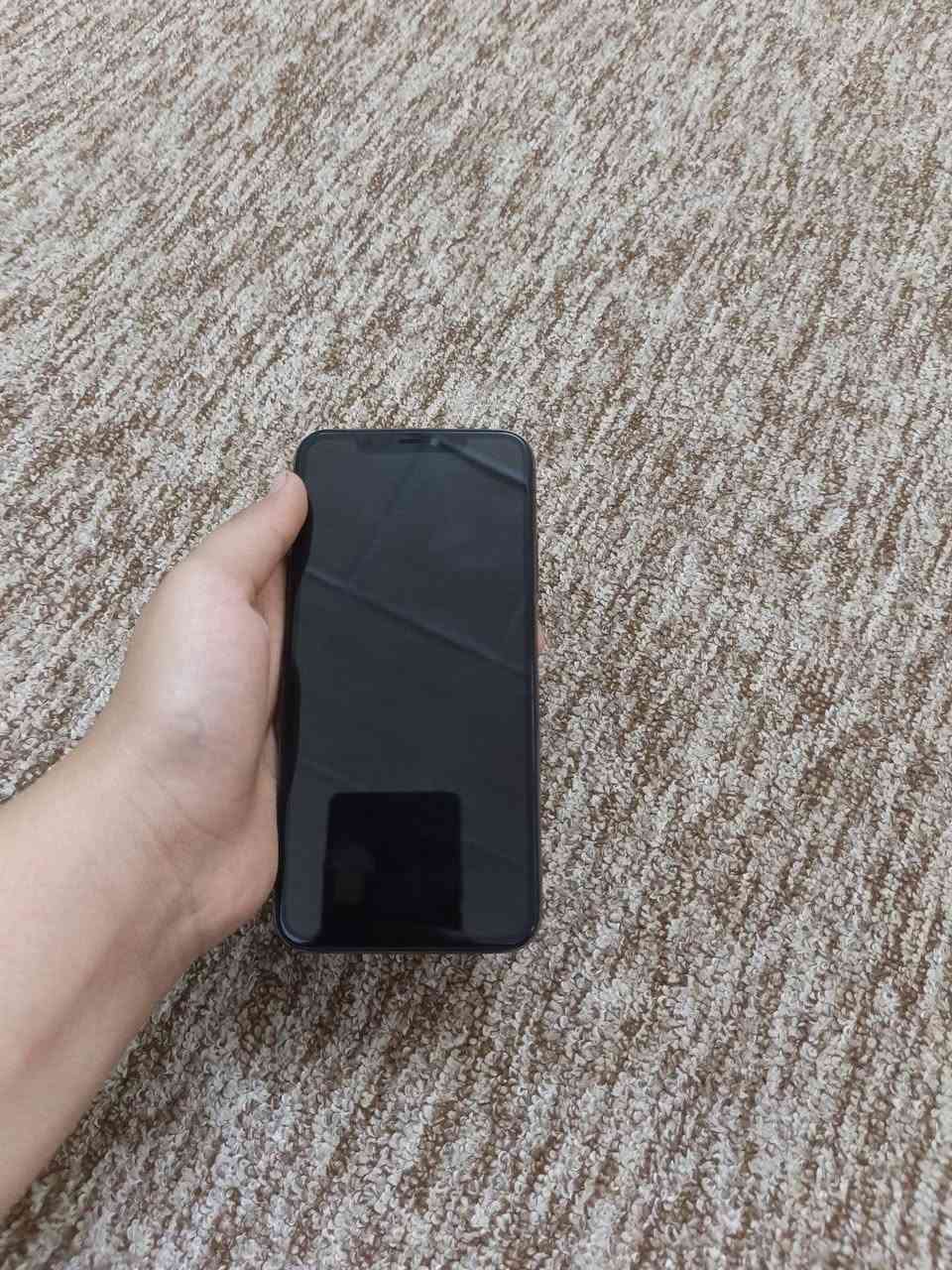 ايفون ١١ برو ماكس • ٢٥٦ • ظهر مكسور