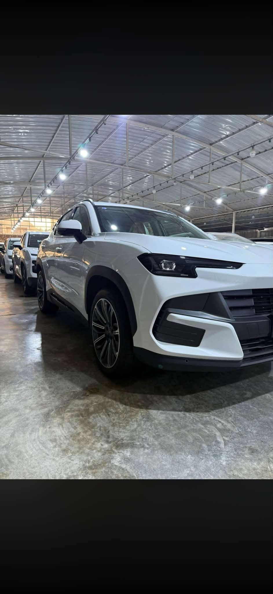 ⁨ ‎سوئيست S06 1.6L PREMIUM القفلة 

‎العداد 

750 كيلو متر   رقم مميز 

‎المحرك: 4 أسطوانات 1.6L  تيربو 197 حصان
‎العزم (نيوتن-م.): 290
‎ناقل الحركة: اوتوماتيكي دبل كلاتش من 7 سرعات
‎استهلاك الوقود: 8 لتر لكل 100 كم

‎الضمان الأساسي: 6 سنوات أو 200,000 كم (أيهما أولا)
‎ضمان المحرك: 10 سنوات أو 1،000،000 كم (أيهما أولا / للمالك الأول)

المواصفات:
‎*إطارات قياس 20 إنچ
‎*فتحة سقف بانوراما 1.1 م
‎*شاشة عرض ترفيهية قياس 15.6 إنچ
‎*شاشة عدادات رقمية قياس 10.25 إنچ
‎*مقصورة الركاب من الجلد الفاخر
‎*مقعد السائق والراكب كهربائي
‎*مقاعد السائق والراكب مبردة
‎*كاميرات محيطية 540 درجة
‎*مثبت سرعة مع رادار تفاعلي 
‎*نظام مراقبة النقطة العمياء 
‎*نظام تحذير مغادرة المسار
‎* نظام المساعدة للبقاء في المسار
‎*نظام الكبح التلقائي في حالة الطوارئ
‎*نظام القيادة شبه الذاتية
‎*نظام الفرامل اليدوية الاوتوماتيكي Auto hold 
‎*نظام التحكم بنزول المنحدرات
‎*حساسات أمامية
‎*حساسات خلفية
‎*نظام التحذير من التصادم الأمامي والخلفي 
‎*نظام ابل كار بلاي واندرويد أوتو لاسلكي
‎*نظام صوتي متطور 8 سماعات من Sony 
‎*بلوتوث / هاتف السيارة
‎*إنارة محيطية لون ازرق
‎*إنارة ترحيبية
‎*صندوق كهربائي 
‎*المرايا الجانبية قابلة للطي كهربائياً ومدفئة
‎*مصابيح أمامية أوتوماتيكية LED مع مصابيح نهارية LED
‎*نظام التحكم الذكي بالإنارة العالية
‎*نظام تقنية الهواء بالايونات PM2.5
‎*فلتر تنقية الهواء (N95)
‎*دخول ذكي (بصمة)
‎*تشغيل عن بعد
‎*خاصية إغلاق الشبابيك وفتحة السقف عن بعد 
‎*شاحن هاتف لاسلكي سريع
‎*ماسحات الزجاج الامامي مع حساس للمطر
‎*مسند الذراع الوسطي مع ثلاجة
‎*وضعيات قيادة متعددة 
‎*نظام مراقبة ضغط الإطارات
‎*وسائد هوائية امامية وجانبية عدد 6

للاستفسار ☎️ *********** 
سعر 31و500
