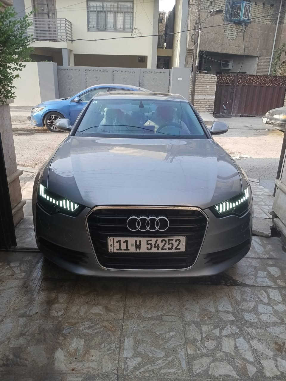 السلام عليكم
اودي A6 2013خليجي وكاله العرصات كفاله عامه
فول مواصفات سياره جديده بمعنه الكلمه وضع الشركه
بدون اي نقص 
ماشيه ٨٨الف KM
مكانه بغداد بسمي
للاستفسار ***********
