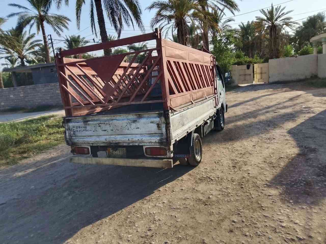 السلام وعليكم  فونتيرا موديل 98 رقم بغداد بسمي السيارة مكفولة كفالة كير واكسن جدد المكينة بيه تبخير بسيط تخم تاير حدادية جديدة كرهبائيات كلهة شغالة السيارة جاهزة  ما ناقصهة شي مال جناي المكان واسط  السعر 50 وبيه مجال رقم الهاتف (***********)

