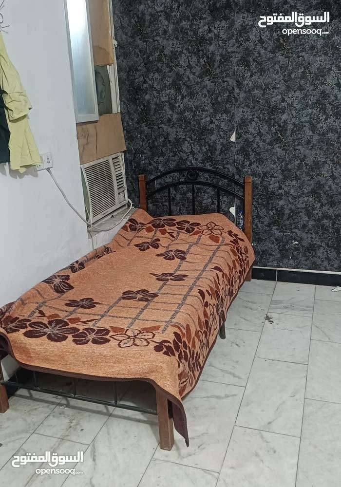 (سكن مشترك طلاب او موظفين)
شقة  في شارع فلسطين حي المستنصرية مؤثثة (اجهزة تبريد سبلت مكيف مبردات مراوح ثلاجة غسالة طباخ تخم قنفات وسرير لكل نفر  ...الخ 
بالاظافة الى خط سحب وانترنيت .
الايجار للنفر الواحد 150 الف شامل اجور النت والسحب
***********
