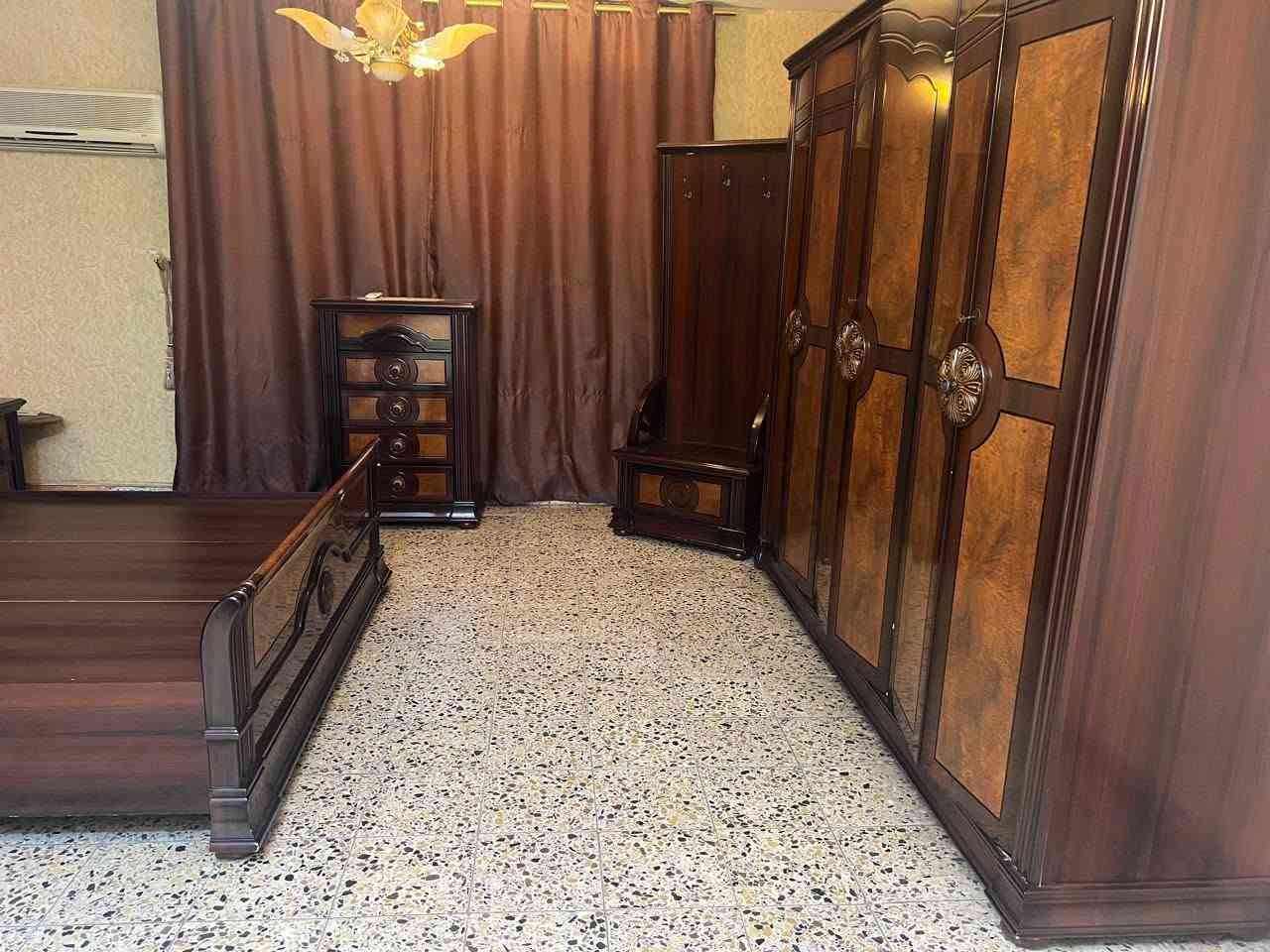 غرفه ماليزي درجه اولى للبيع كلش نظيفه ١٥٠٠٠٠٠ وبيه مجال للشراي
***********
*********** وتساب
