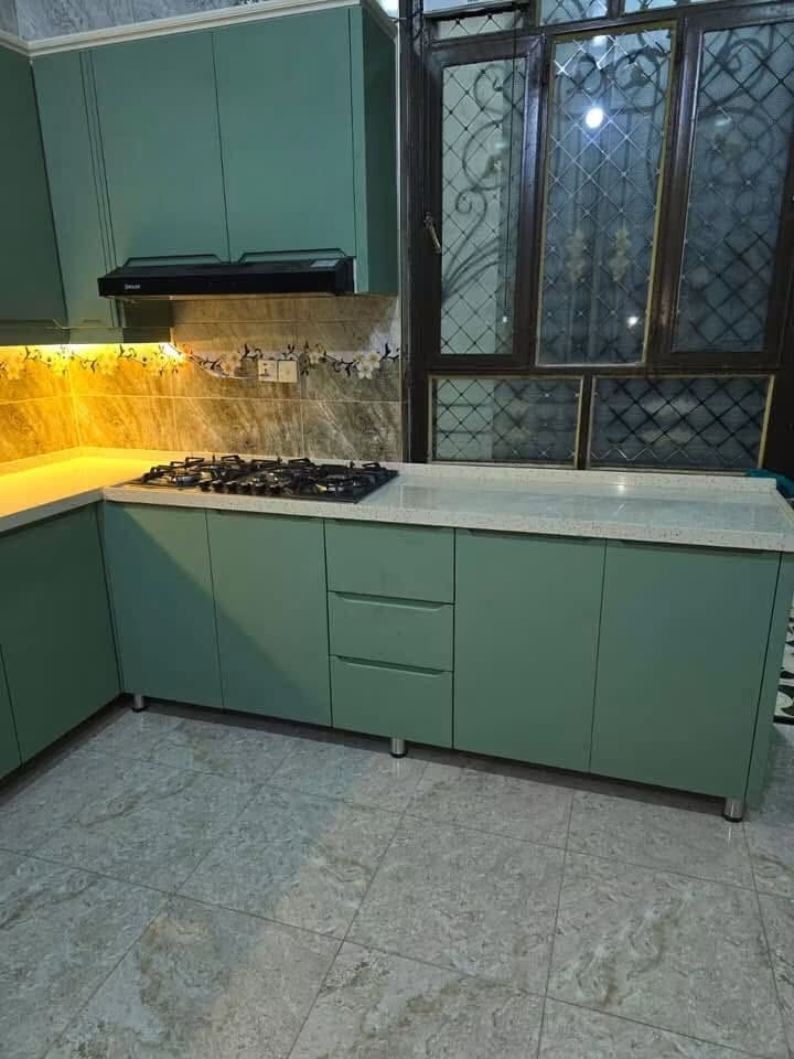 احدى اعمالنا السابقه 
داخل المنيومً خارج HDF عالي جوده 
مع المرمر صناعي ثقيل 
المنيوم محشه بلخشب للقوه والمتانه 
سعر المتر الارضي 195الف
سعر المتر الملحق 195الف 
سعر المتر مرمر صناعي 100الف 
سعر المتر كوارتز طبيعي 160الف 
هديه سيت سلات 
سله مواعين سحب 
يله منضفات سحب 
للاستفسار اكثر مراسله الصفحه او الاتصال على رقم ***********
او مراسله على واتس اب
