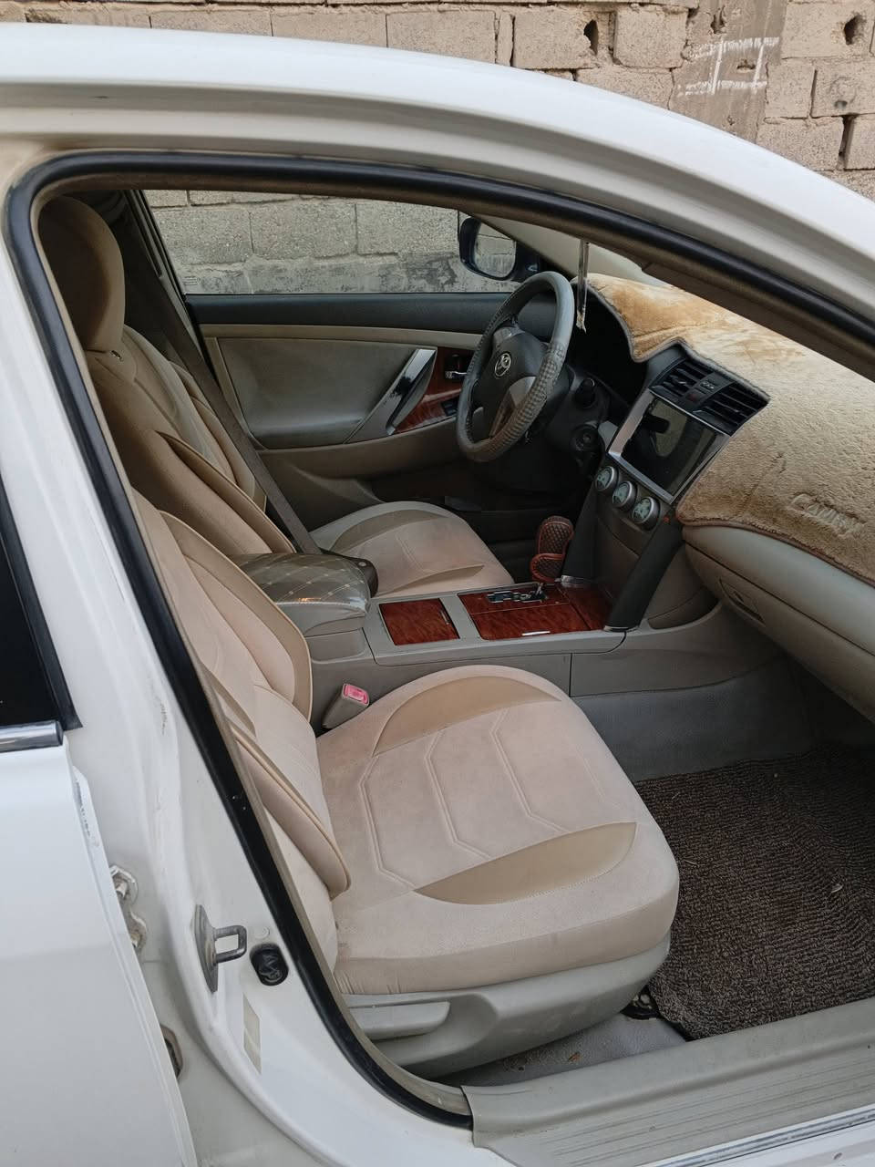 السلام عليكم من رخصت الادمن.  كامري. للبيع  التفاصيل داخل الصوره. السعر 88 وبيهه مجال ***********

نص مكتوب في الصور:
- سلام عليكم. كامري. 2007. خليجي بسمي مواصفات فتحه سقف كشن كهرباء مكينه وكير مكفولات تخم السياره مامكفوله بيه ضربه بلجنطه العنوان بصره ابي الخصيب (***********) السياره حلوه ونظيفه. السعر 88 وبيها مجال